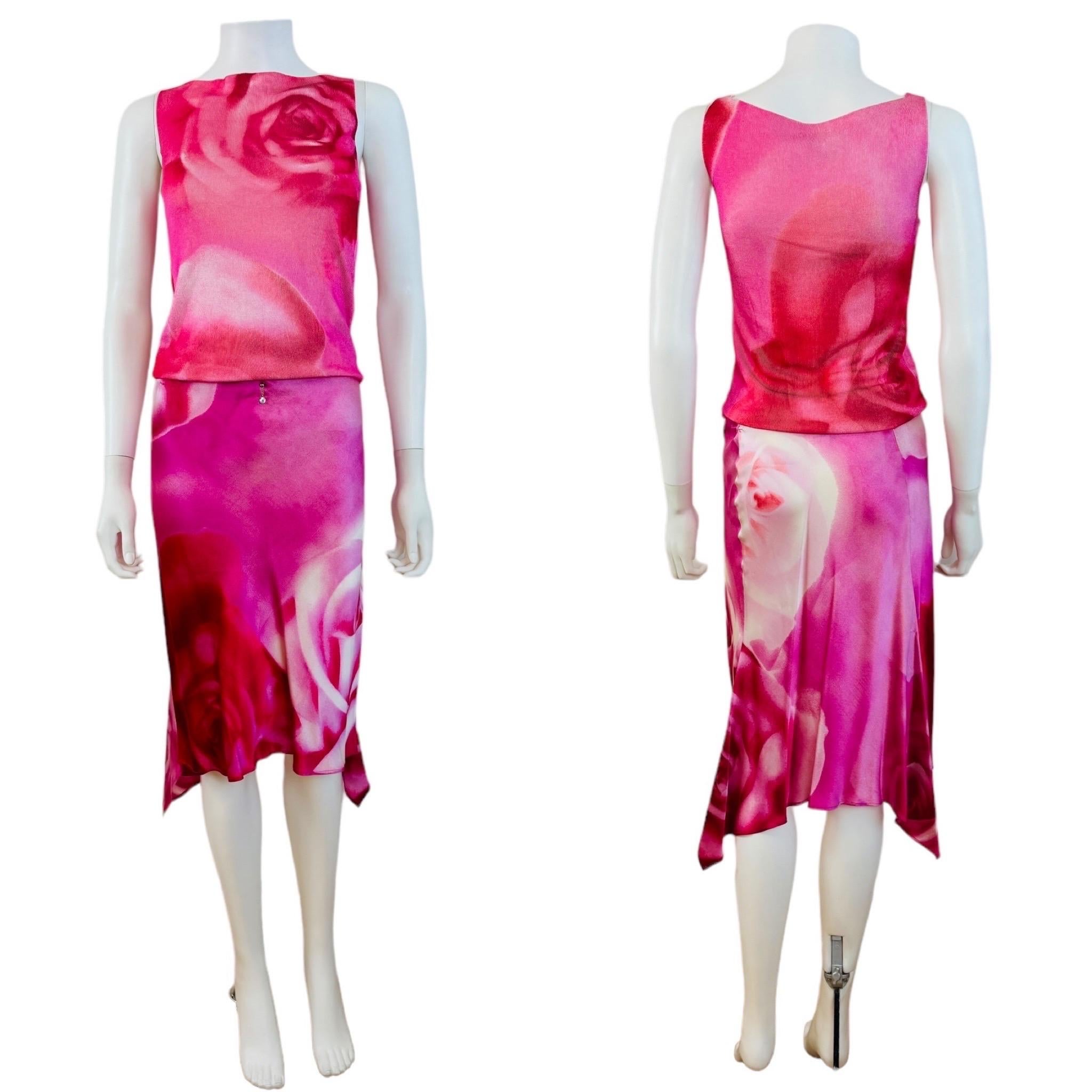 Stunning S/S 2000 Roberto Cavalli Skirt Set
Stretch knit oversized pink roses print top
Boat neck
Sleeveless
Fitted style
Matching silk skirt
Rhinestone accent at the front
Elastic waistline
Slight hi low hemline + cut longer on the sides
Both