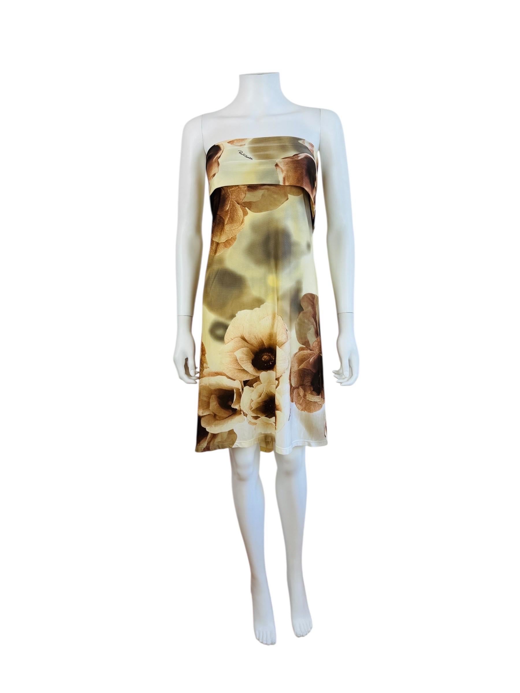 S/S 2002 Roberto Cavalli Kleid (Abbildung an der Schaufensterpuppe)
Geschmeidiges Stretch-Polyester + elastisches Gewebe
Neutrale Töne übergroßer Blumendruck
Foldes-Detail an der Büste
Säulenförmige Passform
Leder-Akzentdetails auf der