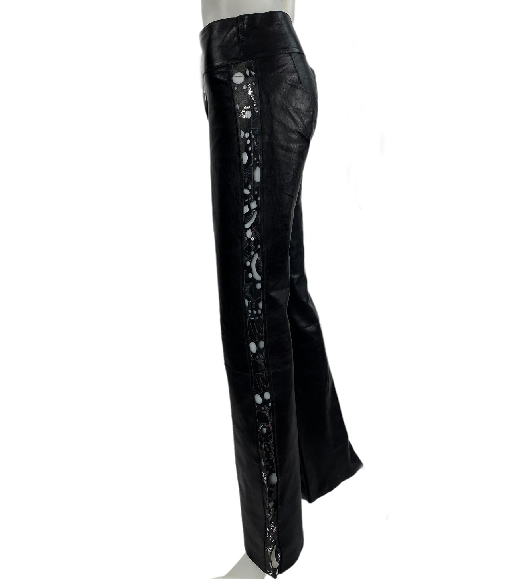 Vintage F/S 2003 Karl Lagerfeld für Fendi Schwarze Lederhose mit Verzierungen It 38 im Zustand „Hervorragend“ im Angebot in Montgomery, TX