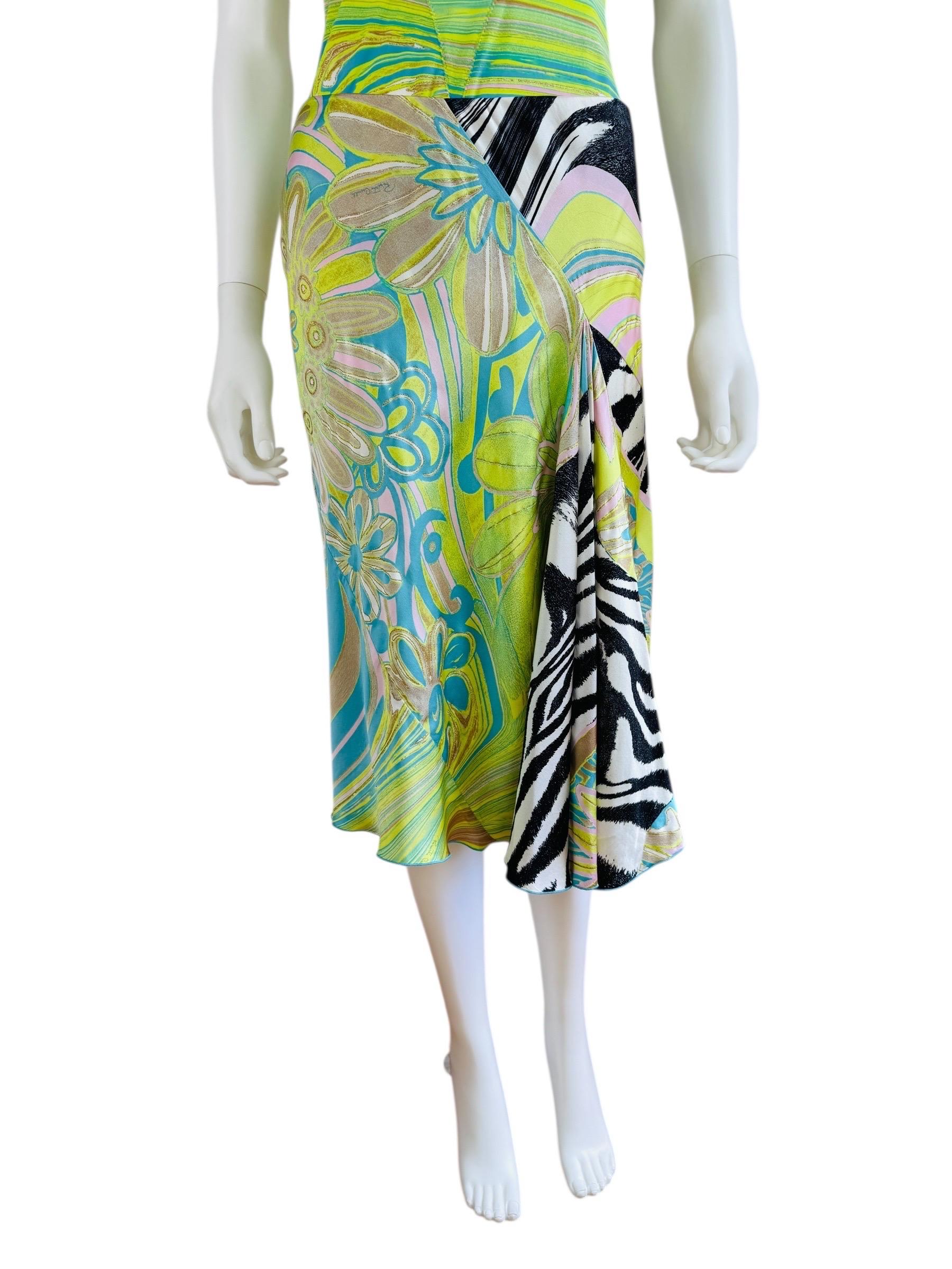 Vintage S/S 2004 Roberto Cavalli Geometrical Green Zebra Top Skirt Midi Excellent état - En vente à Denver, CO