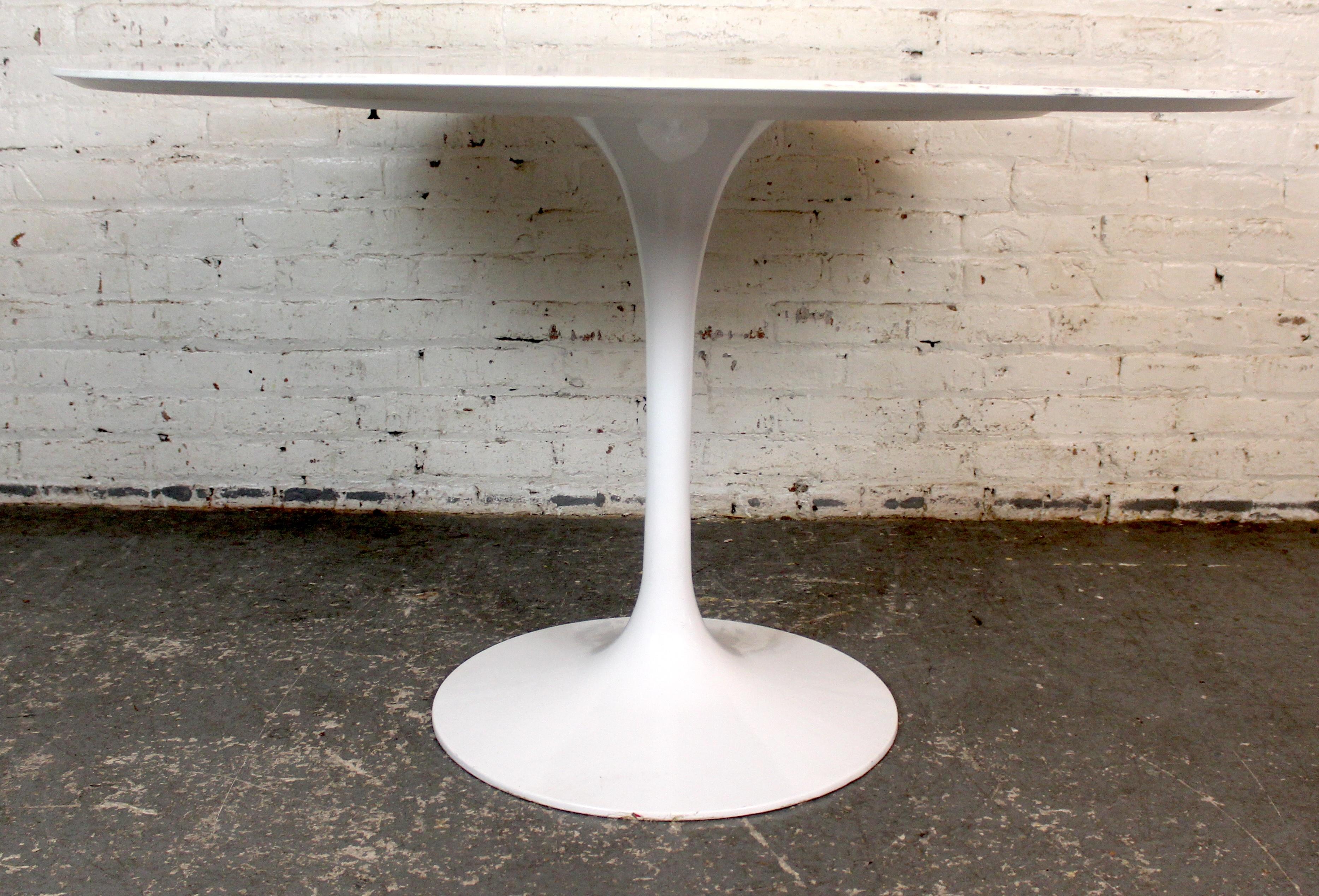 Mid-Century Modern Vintage Saarinen Style White Tulip Table For Sale