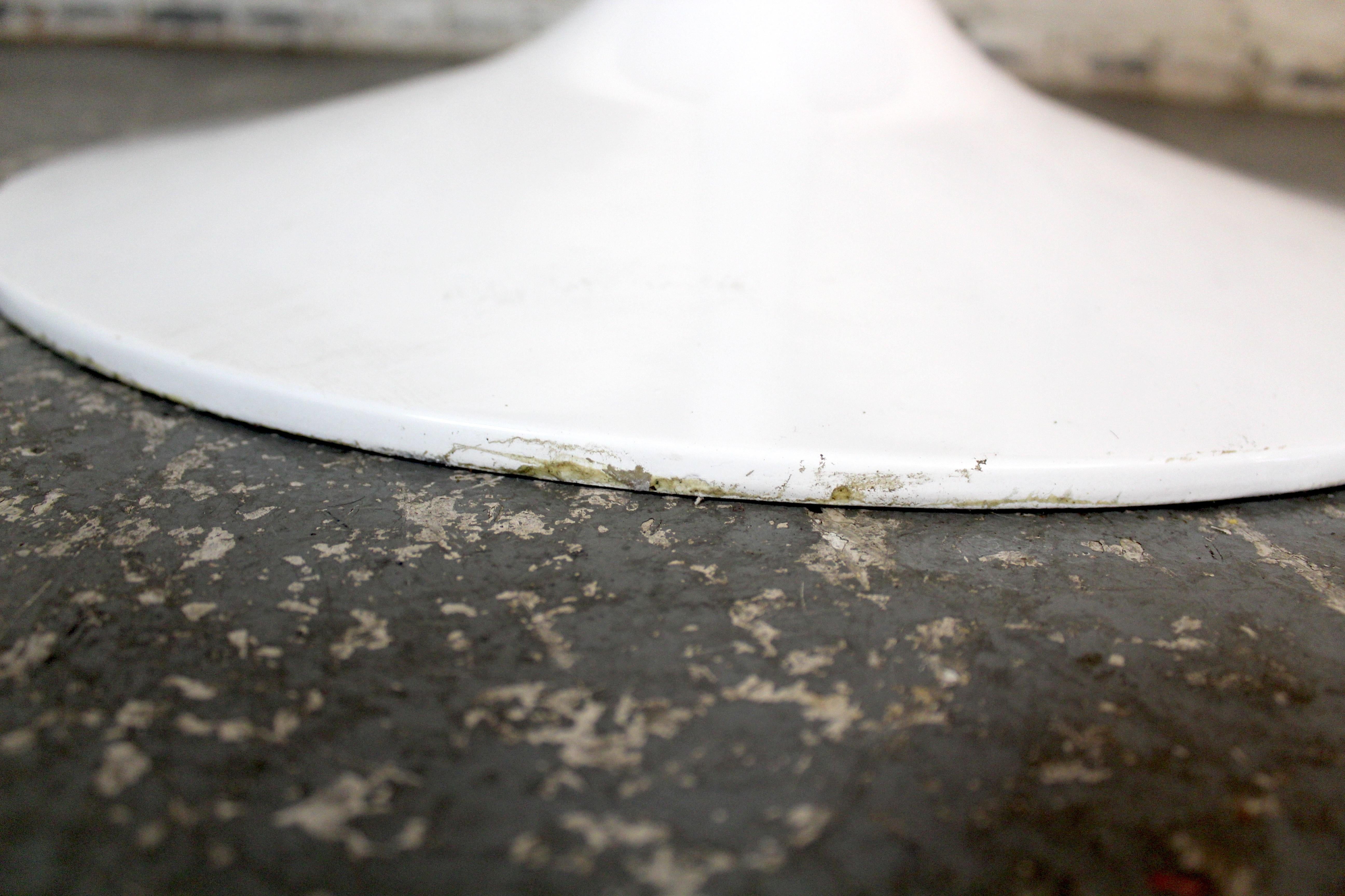 Vintage Saarinen Style White Tulip Table For Sale 1