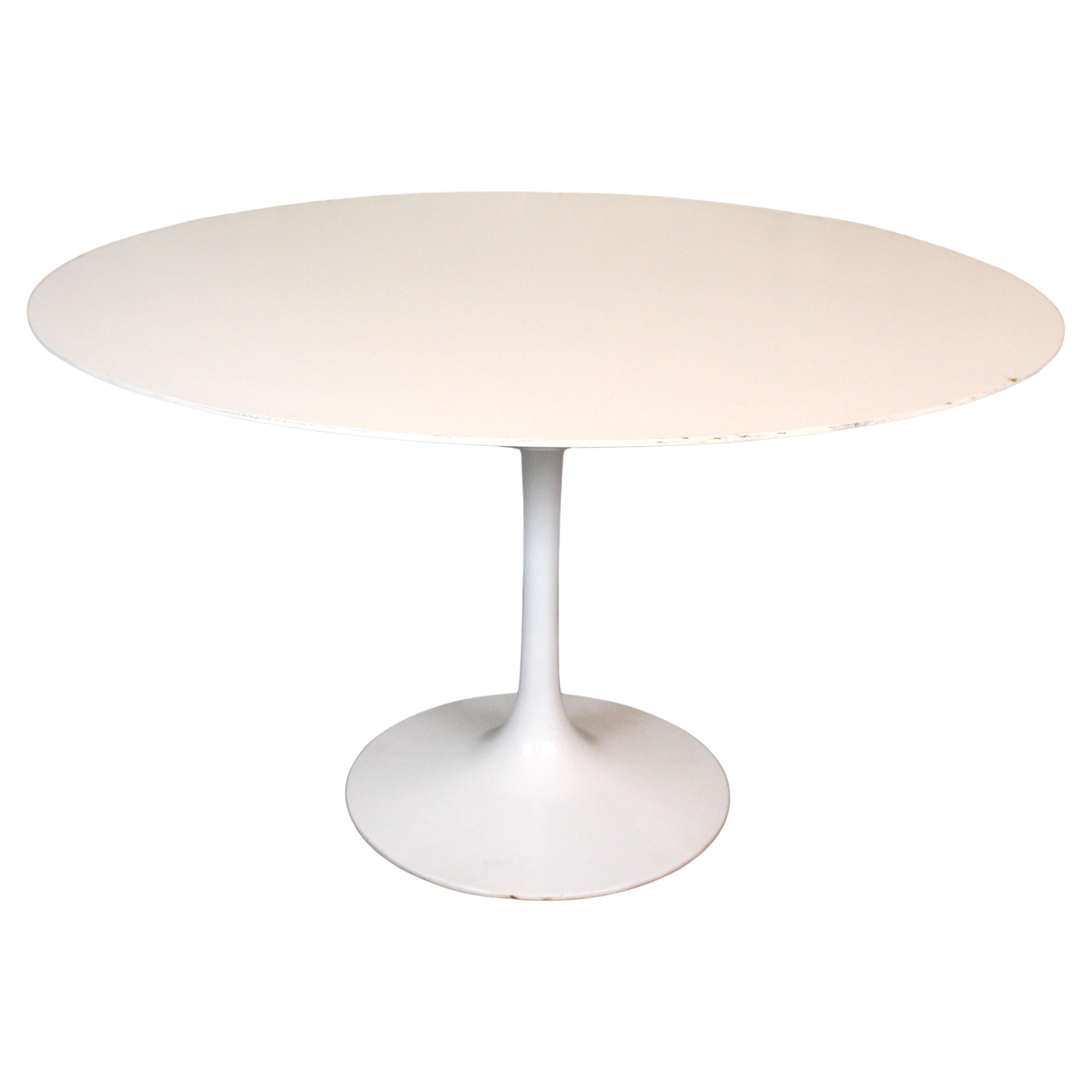 Vintage Saarinen Style Weißer Tulpentisch