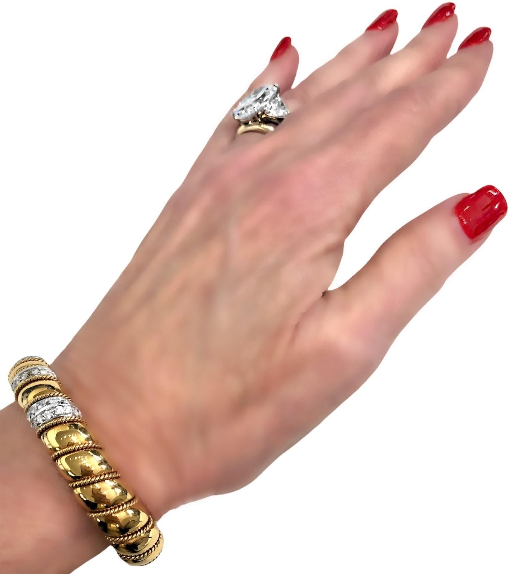 Vintage Sabbadini or jaune et blanc 18k  Bracelet jonc avec diamants en vente 2