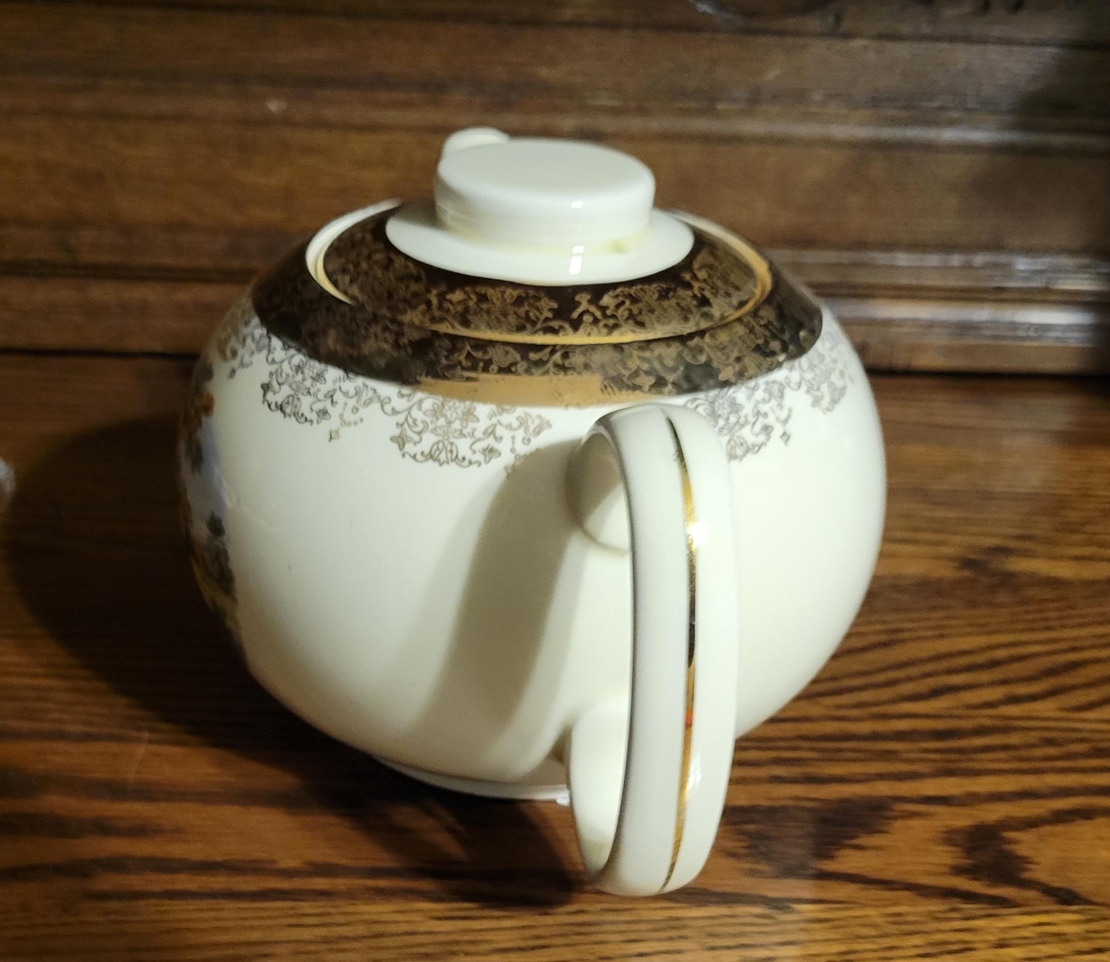 Vintage Sabin Crest-o-Gold 22K Gold Teapot For Sale 6