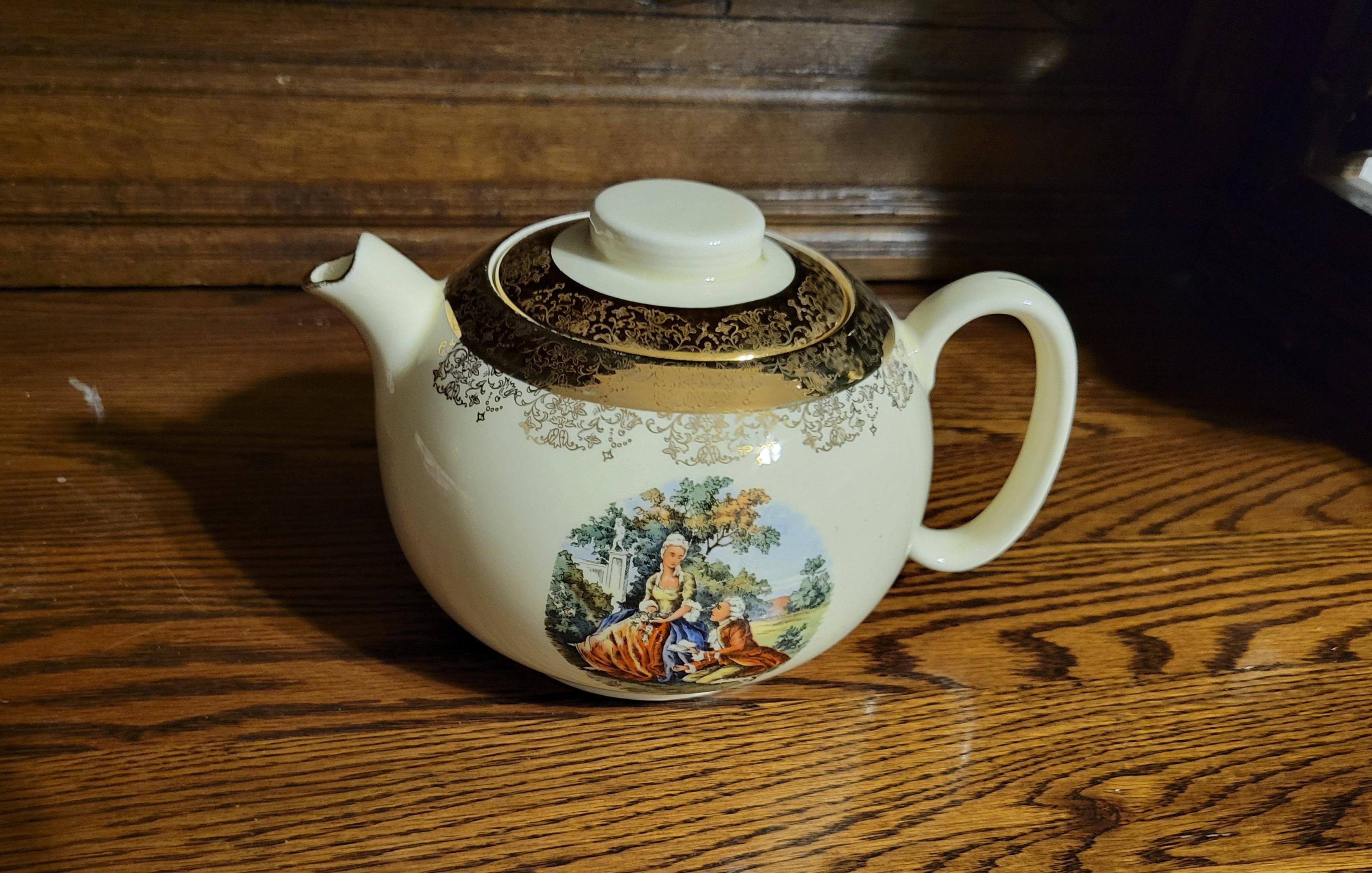 Porcelain Vintage Sabin Crest-o-Gold 22K Gold Teapot For Sale