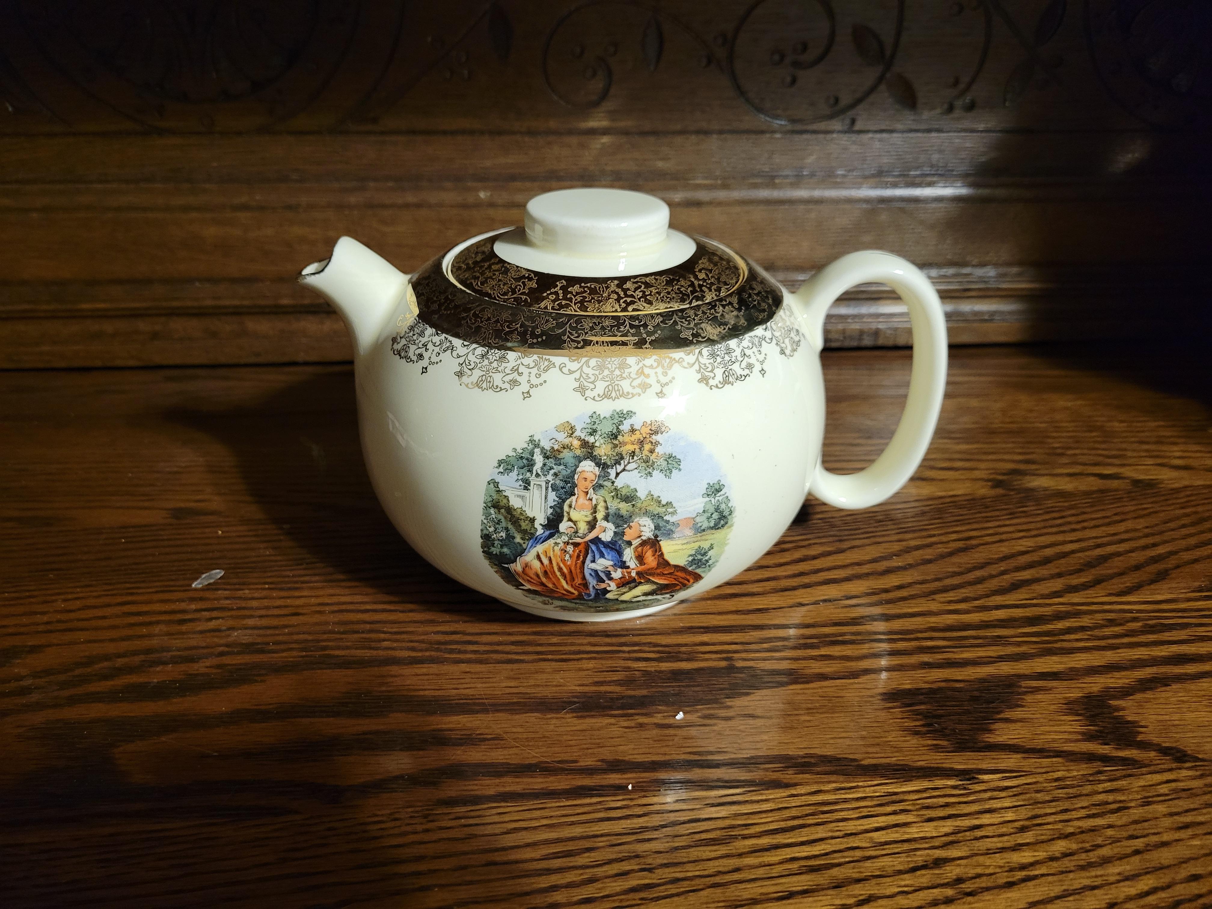 Vintage Sabin Crest-o-Gold 22K Gold Teapot For Sale 2