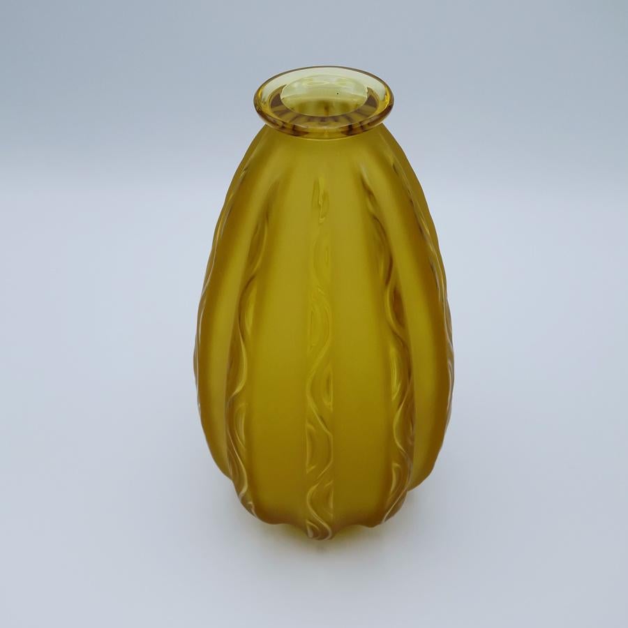 French Vintage Sabino Art Deco Amber Color Art Glass Vase, Ondulations, France, 1931 For Sale