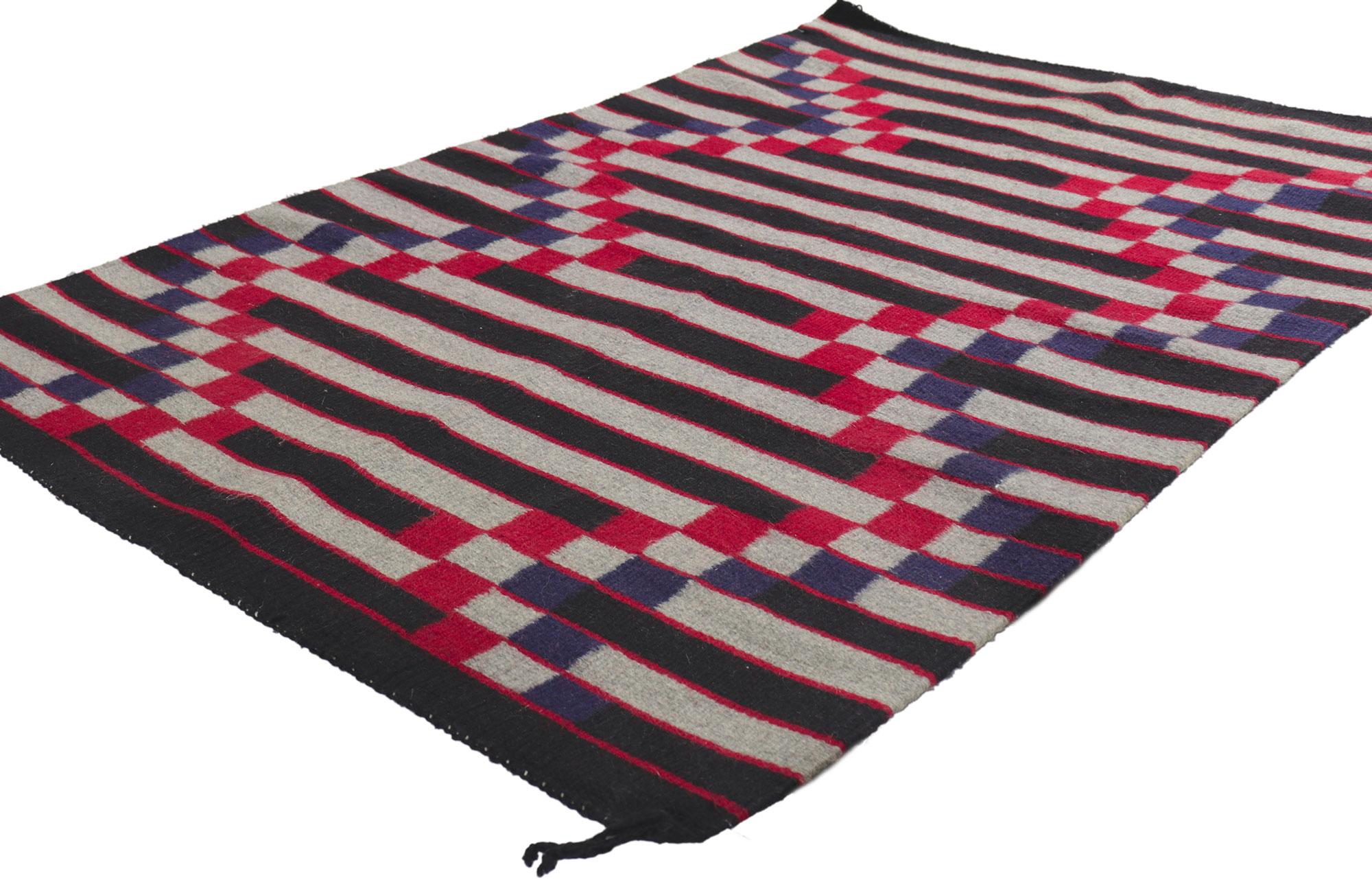 78423 Vintage Navajo-Teppich, 03'03 x 05'01. Dieser handgewebte Navajo-Teppich besticht durch seine unglaubliche Detailtreue und Textur und ist eine faszinierende Vision gewebter Schönheit. Das auffällige Streifenmuster und die lebendige Farbgebung