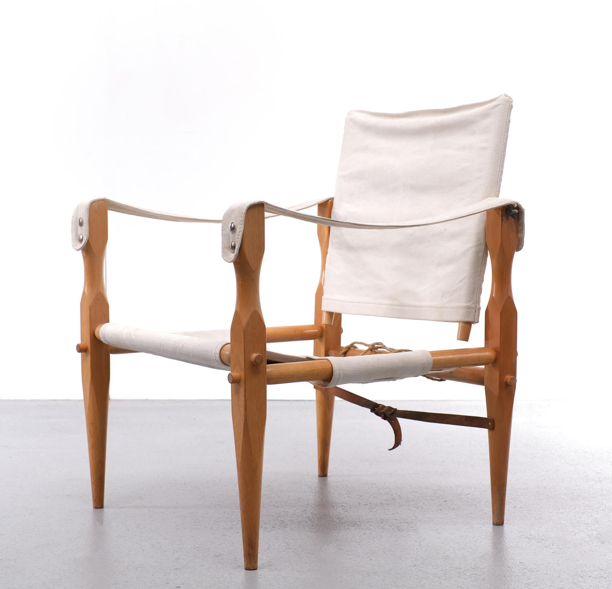 Très beau fauteuil Safari. Cadre démontable en bois de hêtre. Livré avec une toile. 
rembourrage. Bon état. Années 1960 Danemark.