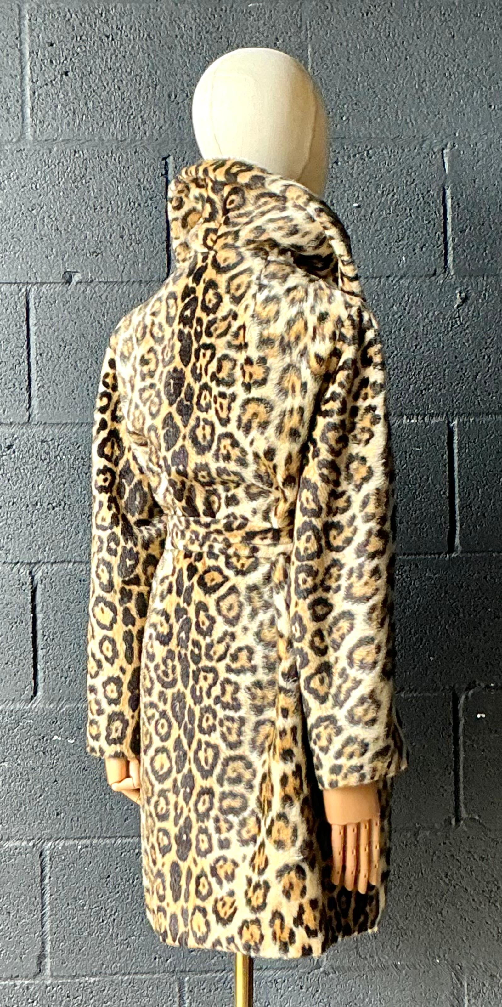 Coates Safari vintage in finto leopardo con cintura in vendita 5