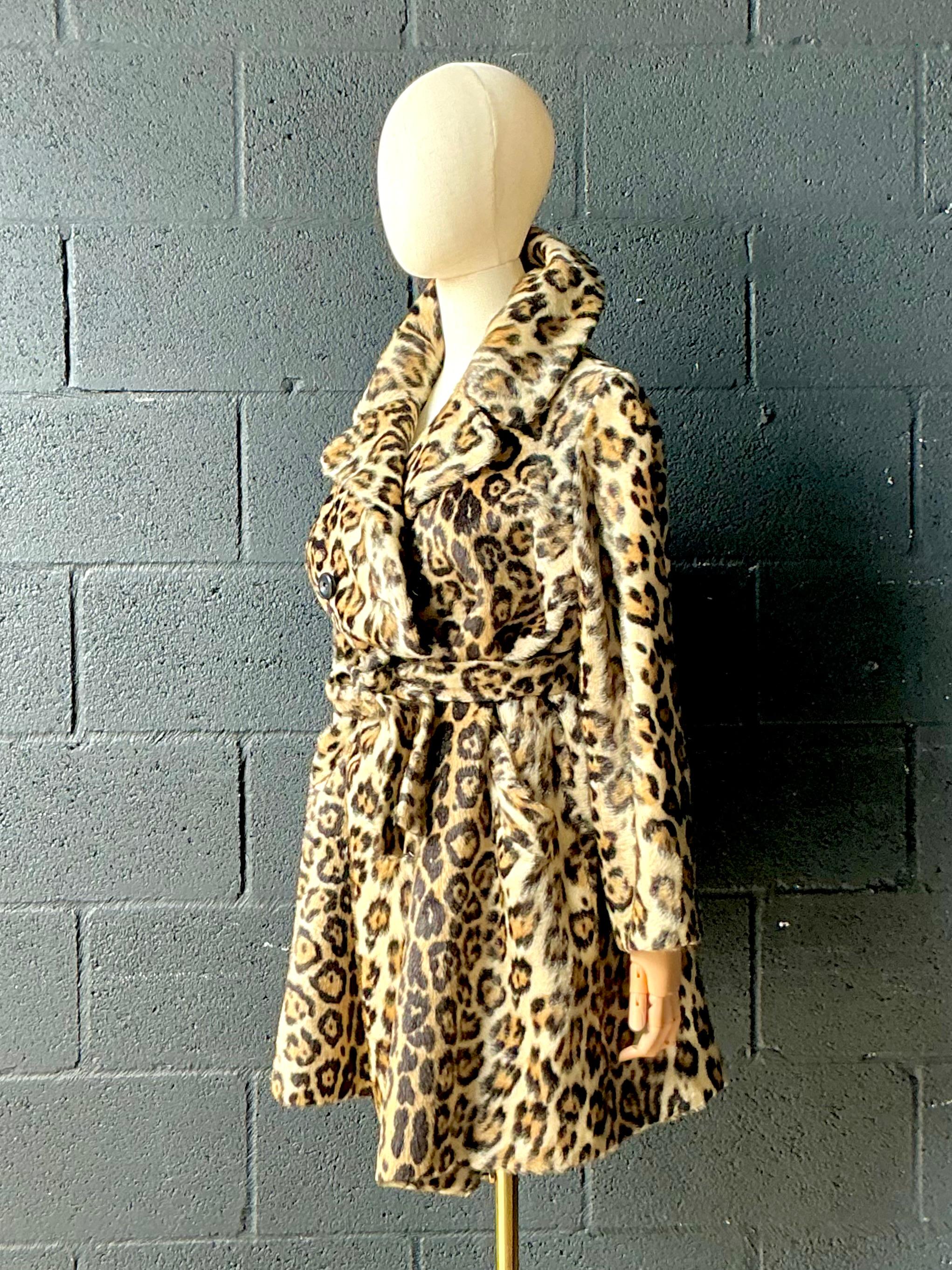 Coates Safari vintage in finto leopardo con cintura in vendita 1