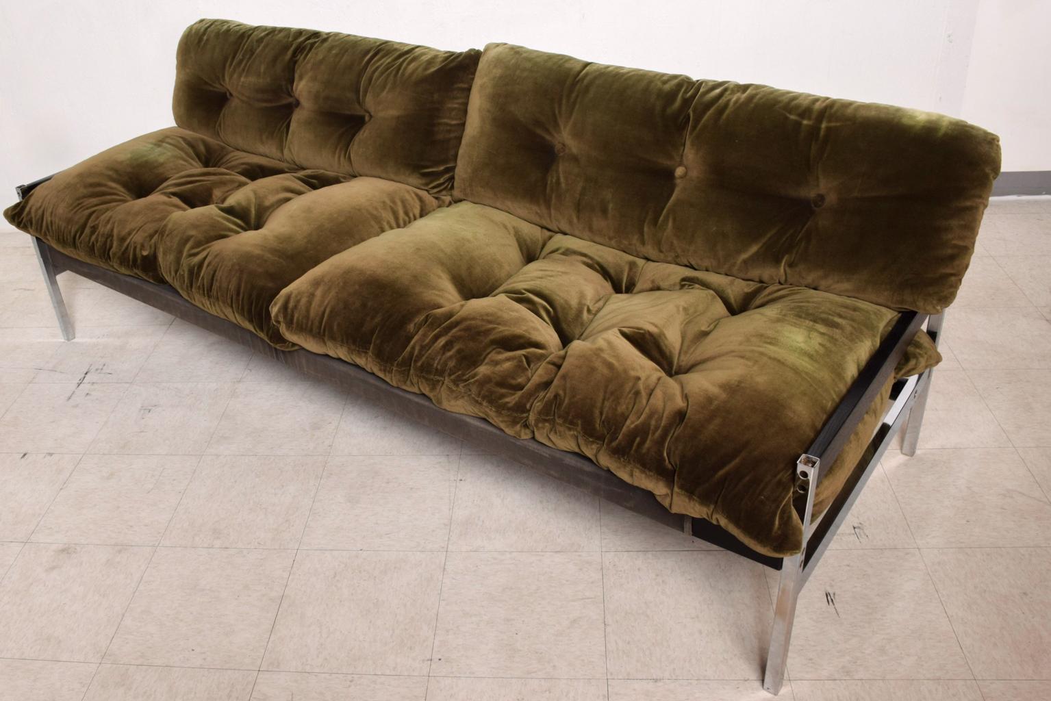 Midcentury Milo Baughman Safari Lounge Sofa. Chrome-plated frame with Oak in Satin painted color with original Gray canvas. Large oversized cushions in a plush Olive Green.
Made in the USA circa the 1970s. No maker label apparent attributed to Milo