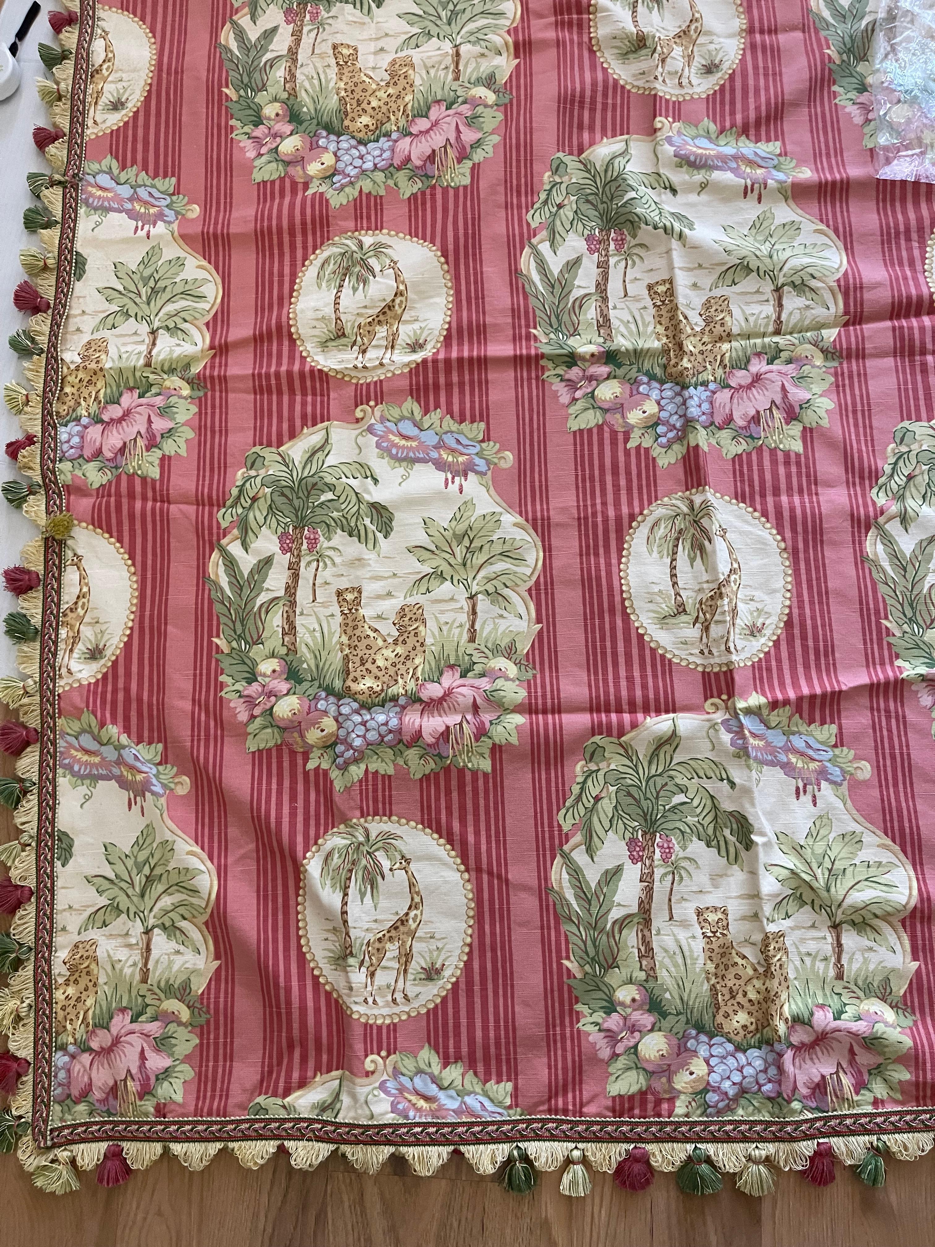 Vintage Safari Style Kauffman Stoff Tischdecke Thriw mit Quasten (Anfang des 17. Jahrhunderts) im Angebot