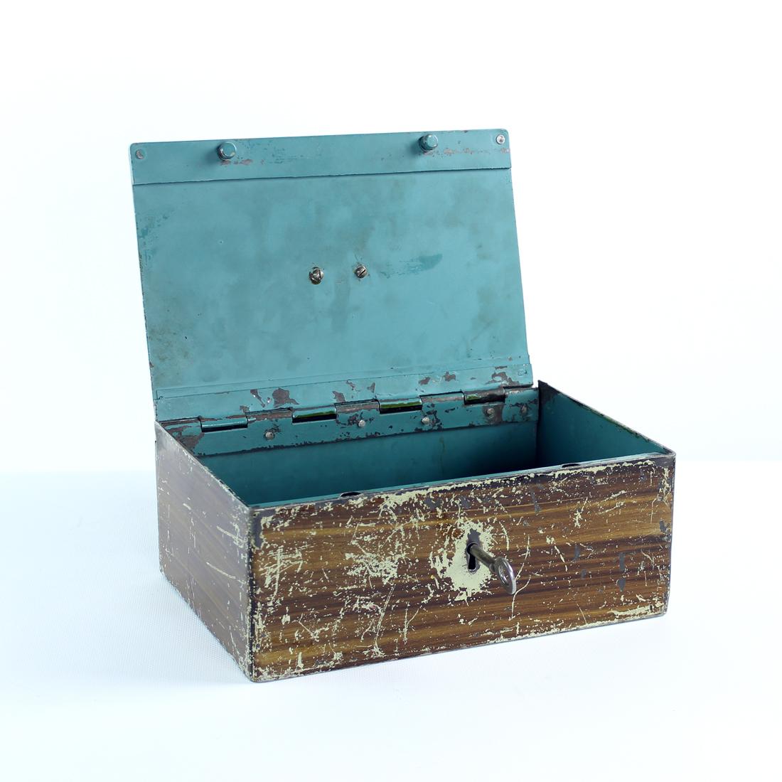 Safe Vintage-Vintage-Schachtel für Vintage, Tschechoslowakei 1930er Jahre (Moderne der Mitte des Jahrhunderts) im Angebot