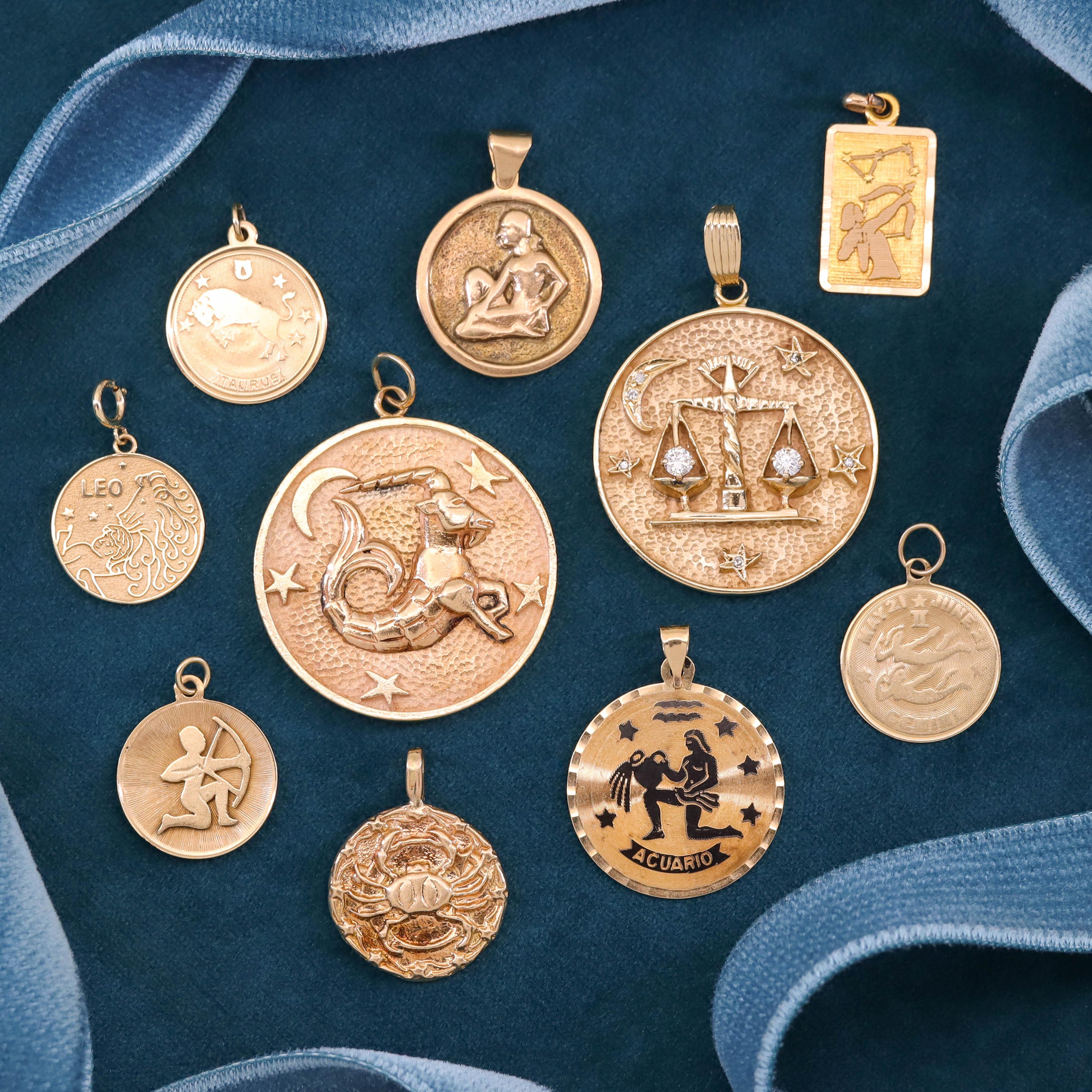 Pendentif vintage Sagittaire en or 14k en vente 2