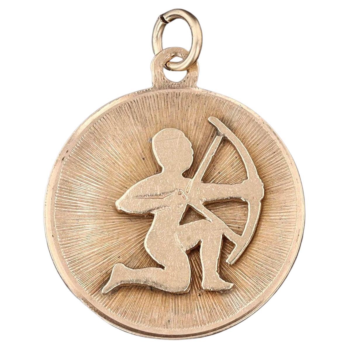 Pendentif vintage Sagittaire en or 14k en vente