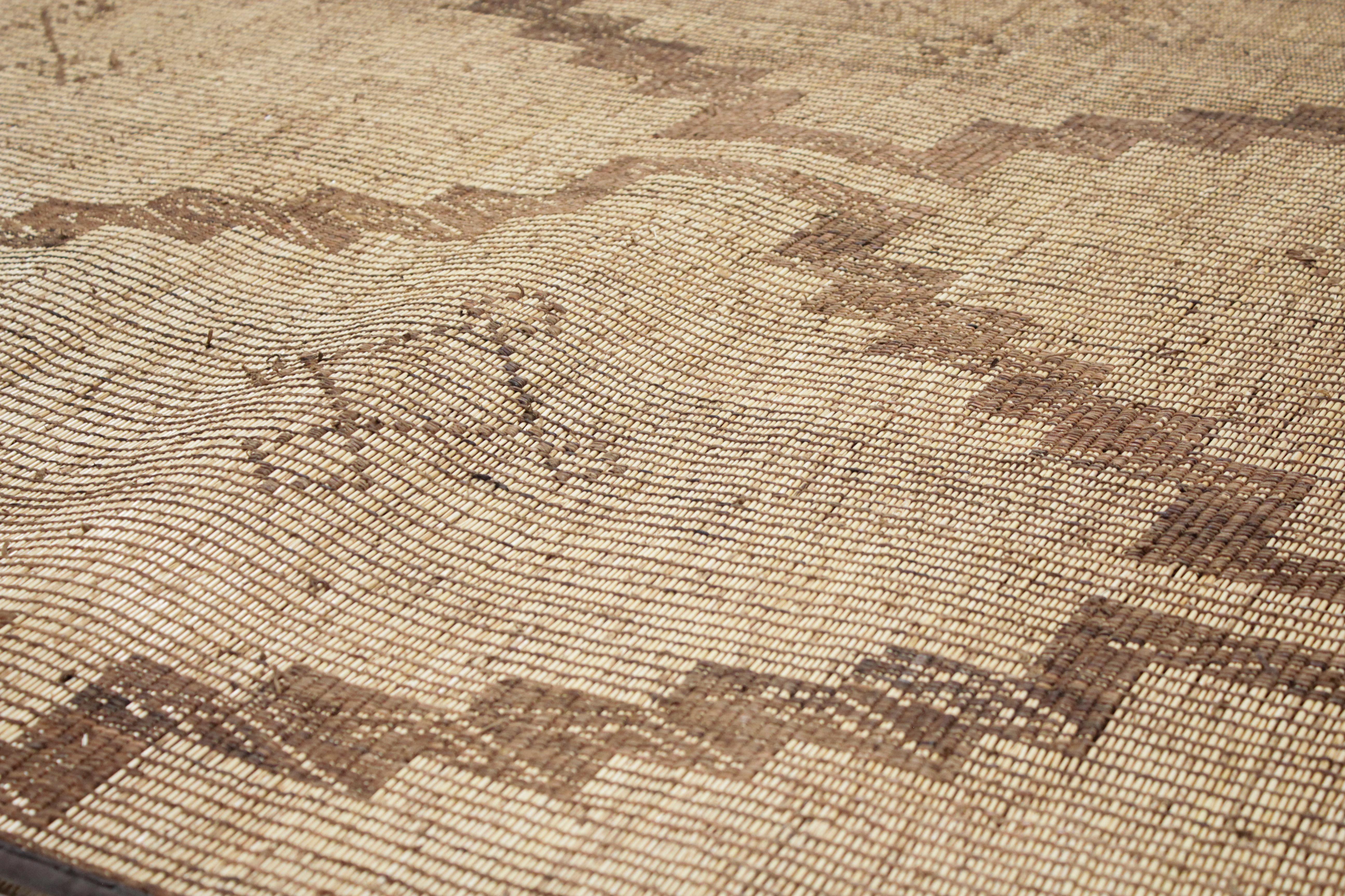 Vintage Saharan African Tuareg Leather and Reed Rug In Excellent Condition For Sale In Milan, IT