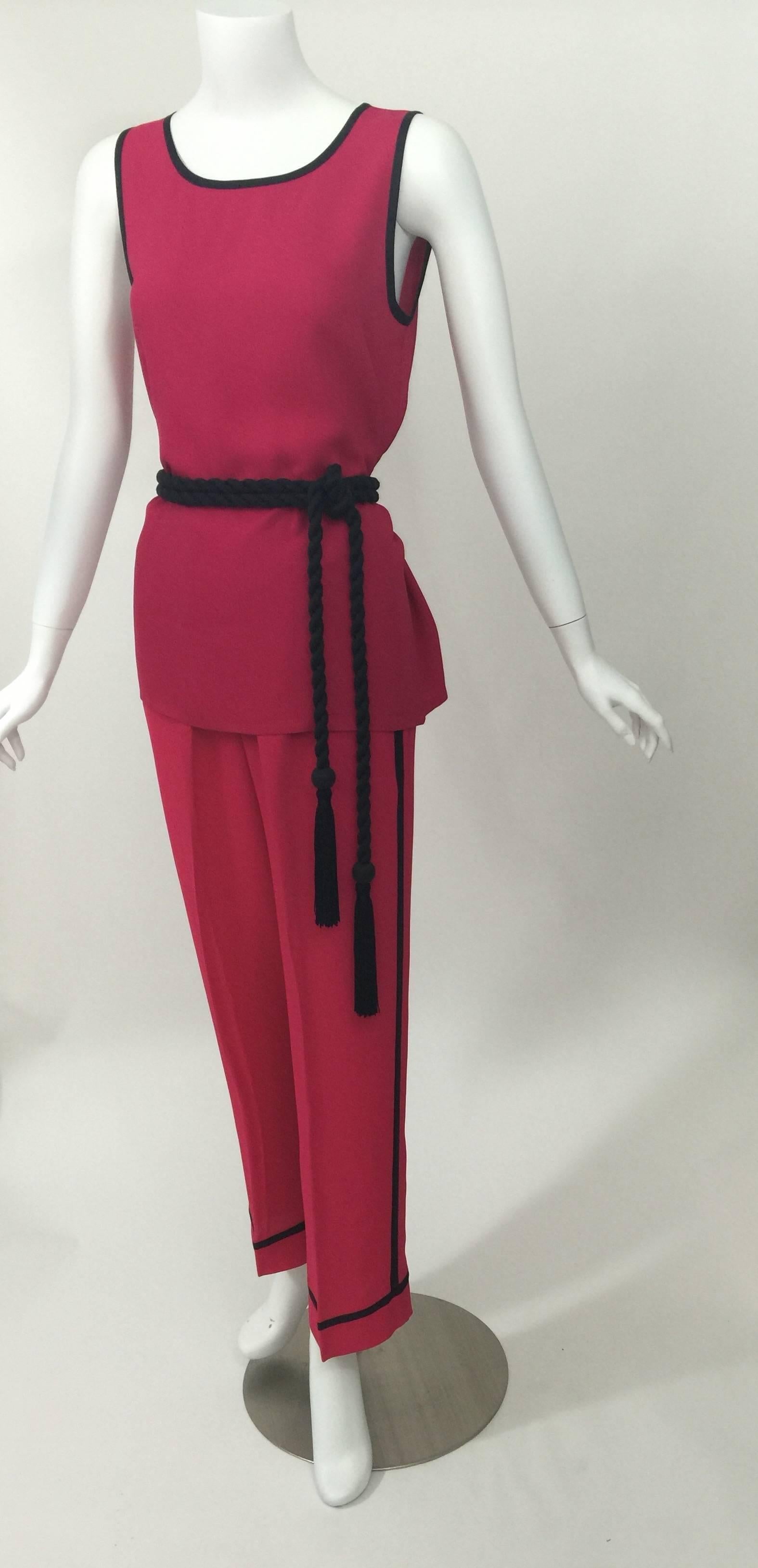 Saint Laurent - Ensemble haut, pantalon et ceinture à pompons noirs YSL rose, vintage, années 1970 en vente 1