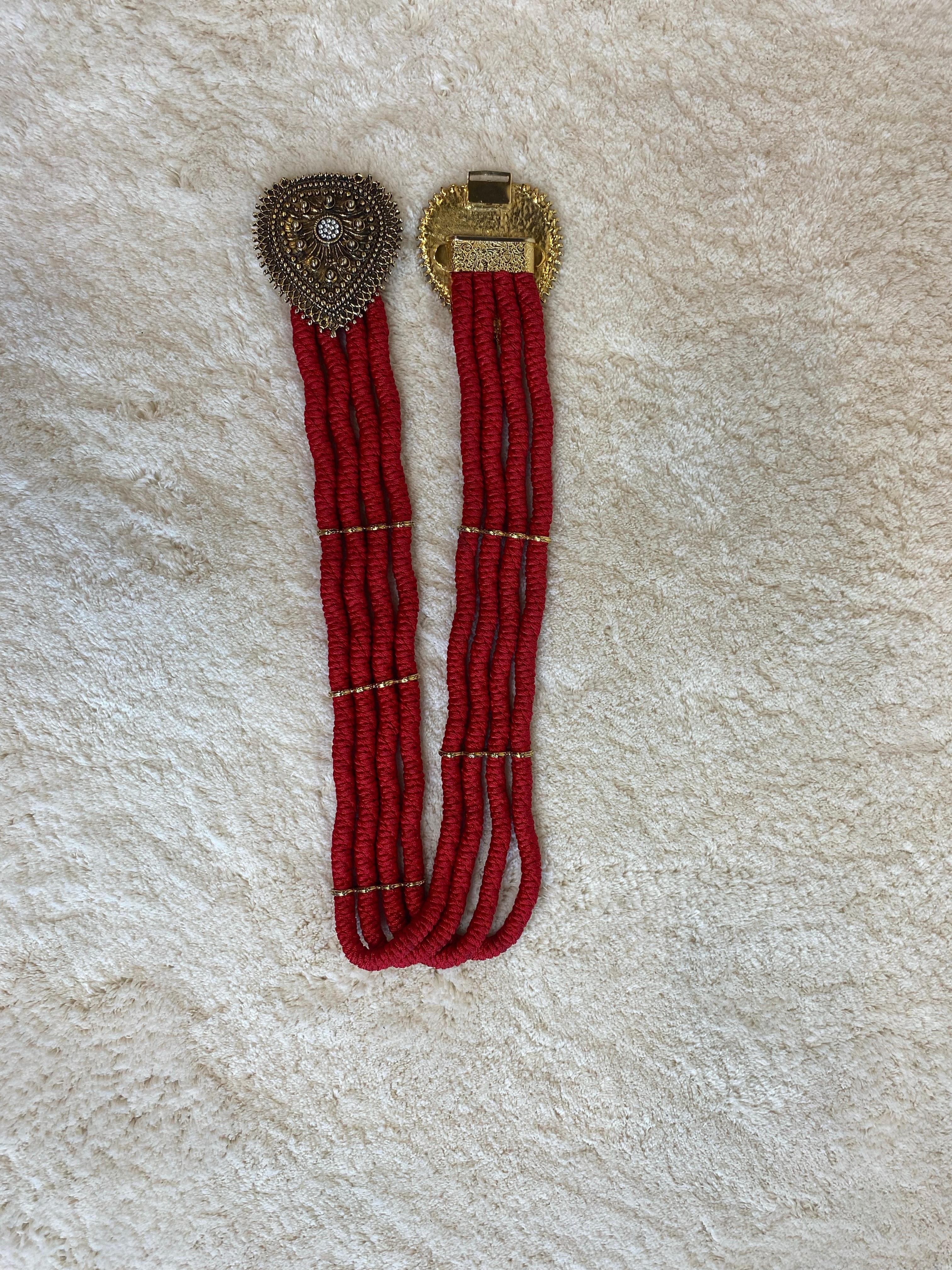 Vintage Saint Laurent roter Gürtel mit goldenen Details im Angebot 3