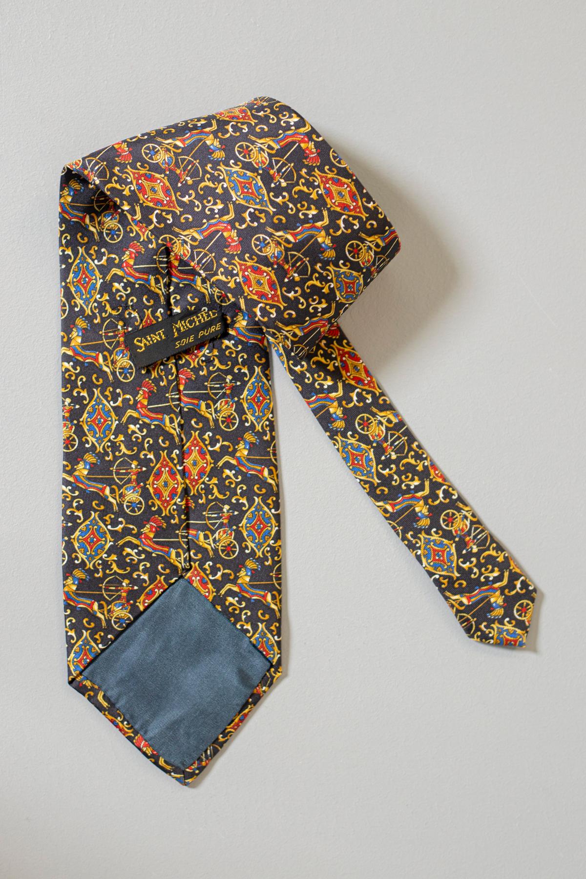 Vintage Saint Michel all-silk tie with golden medals In Good Condition For Sale In Milano, IT