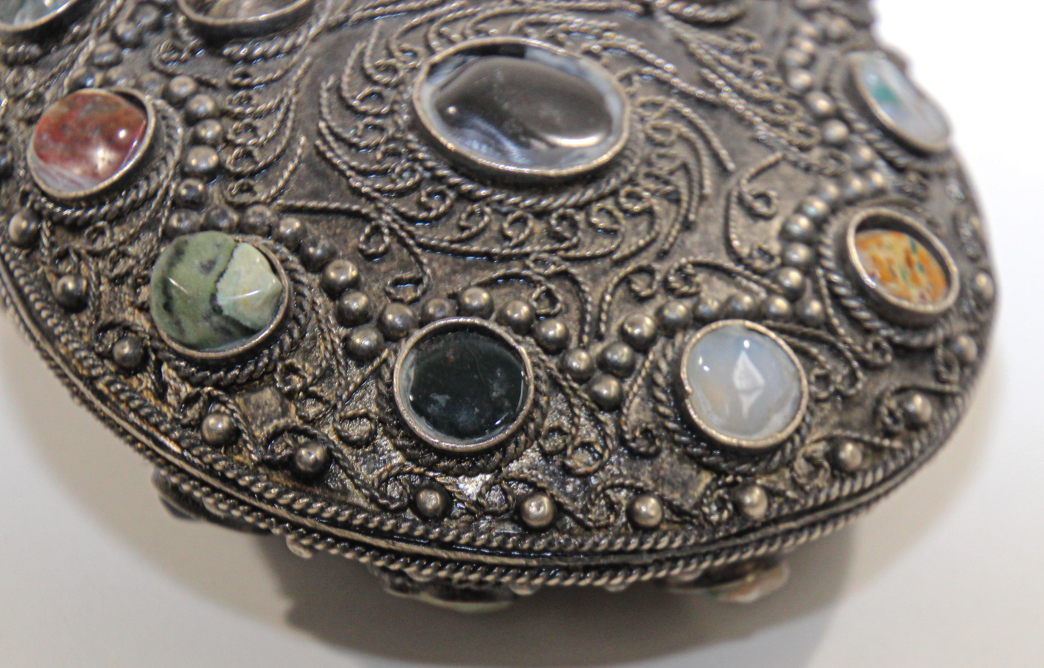 Hand-Crafted Vintage Sajai Metal and Agate Scroll Box Coin Purse, Handmade in India For Sale