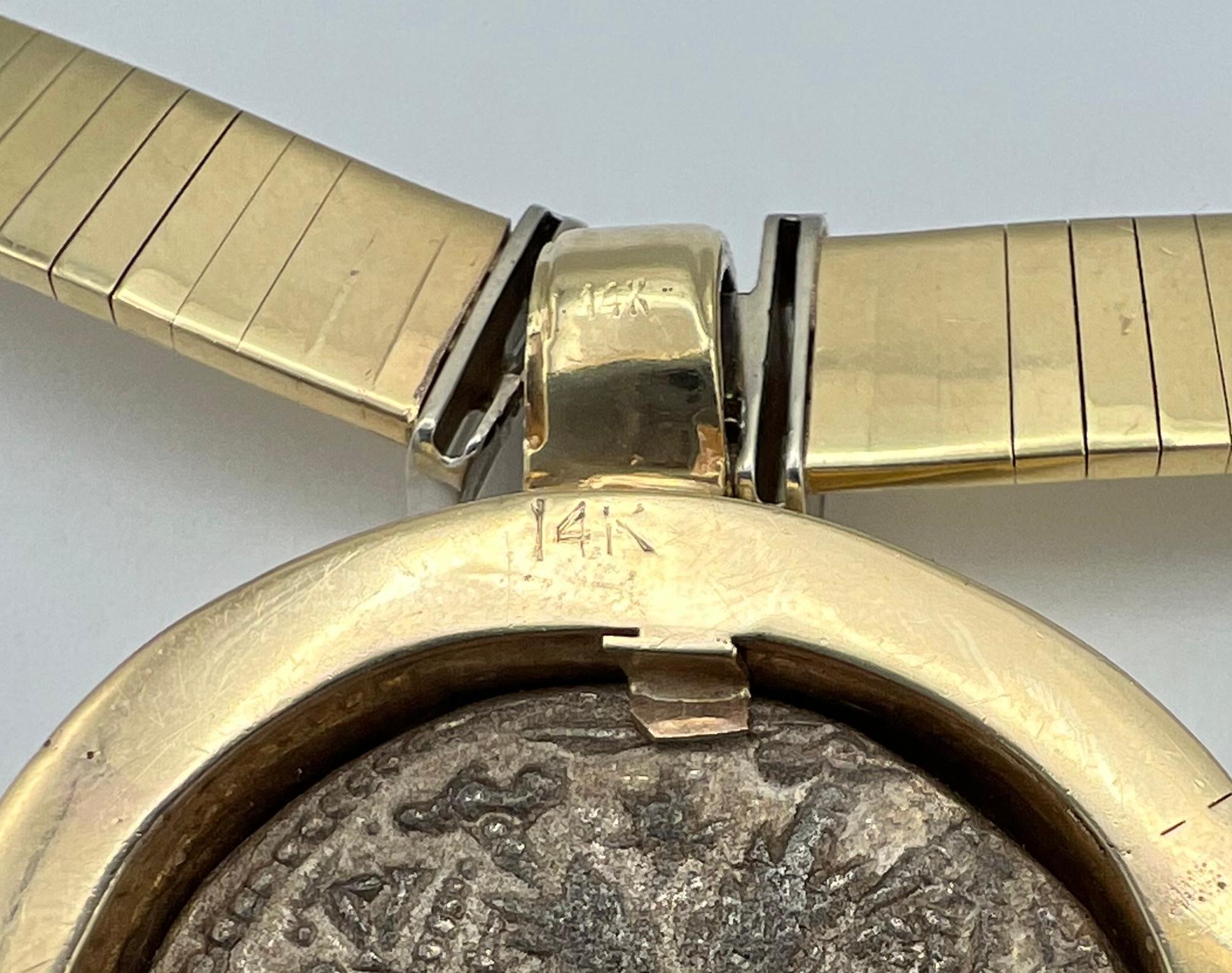 Collier vintage SAK à pièce de monnaie en or jaune et diamants style collier  en vente 7
