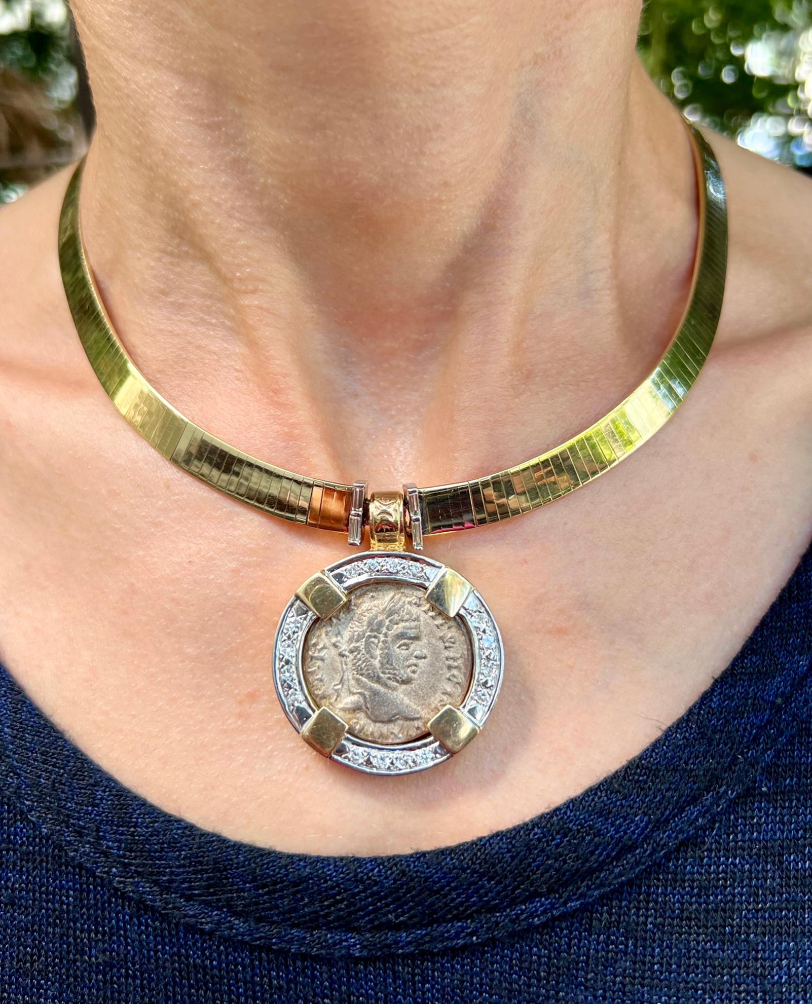 Collier vintage SAK à pièce de monnaie en or jaune et diamants style collier  en vente 8