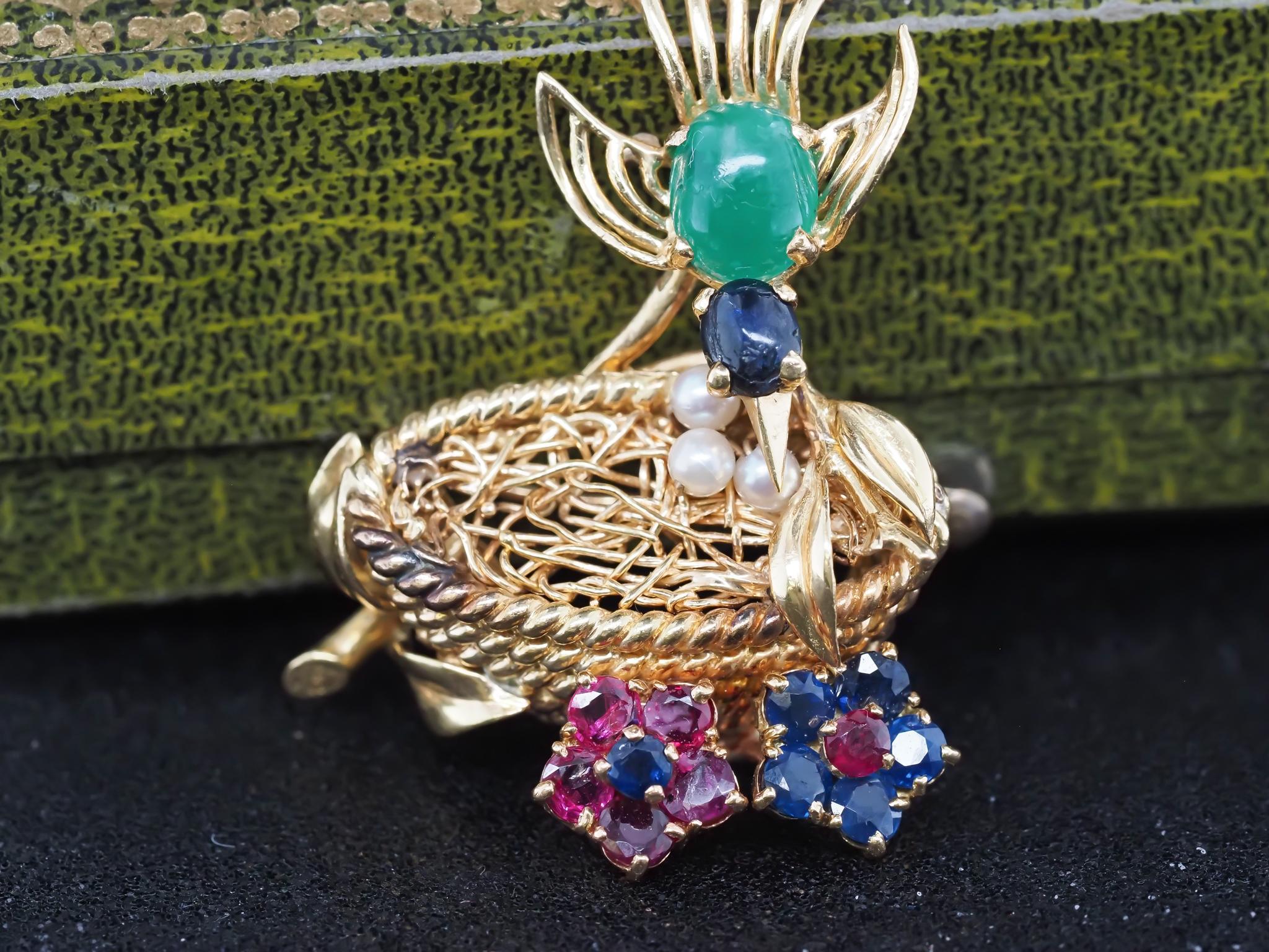 Vintage SAKS Fifth Avenue Emerald Ruby and Sapphire Bird in Nest Brooch In Good Condition For Sale In Hicksville, NY