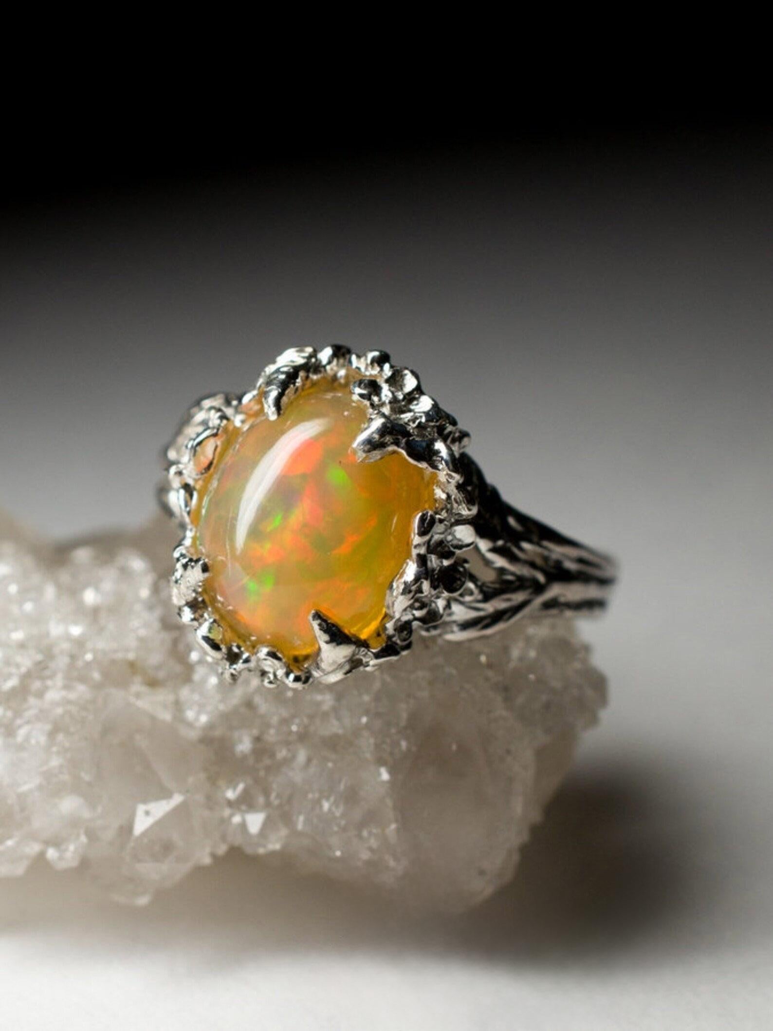 Vintage Sakura Opal Silver Ring Natural Yellow Rainbow Inspired Gemstone  In Good Condition For Sale In Berlin, DE