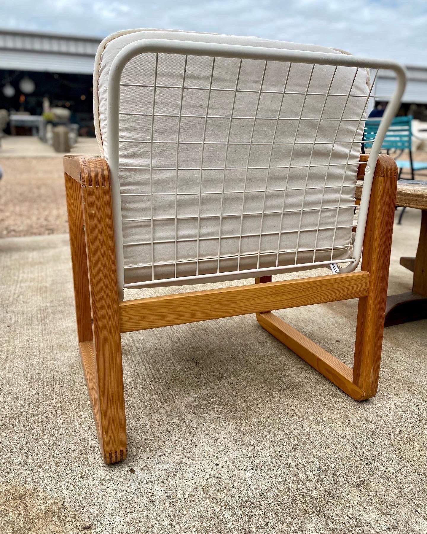 Vintage Salen armchair by Knut & Marianne Hagberg for IKEA, 1980s.  Made of pine and wire frame, this chair is in good overall condition. 

Dimensions: 25