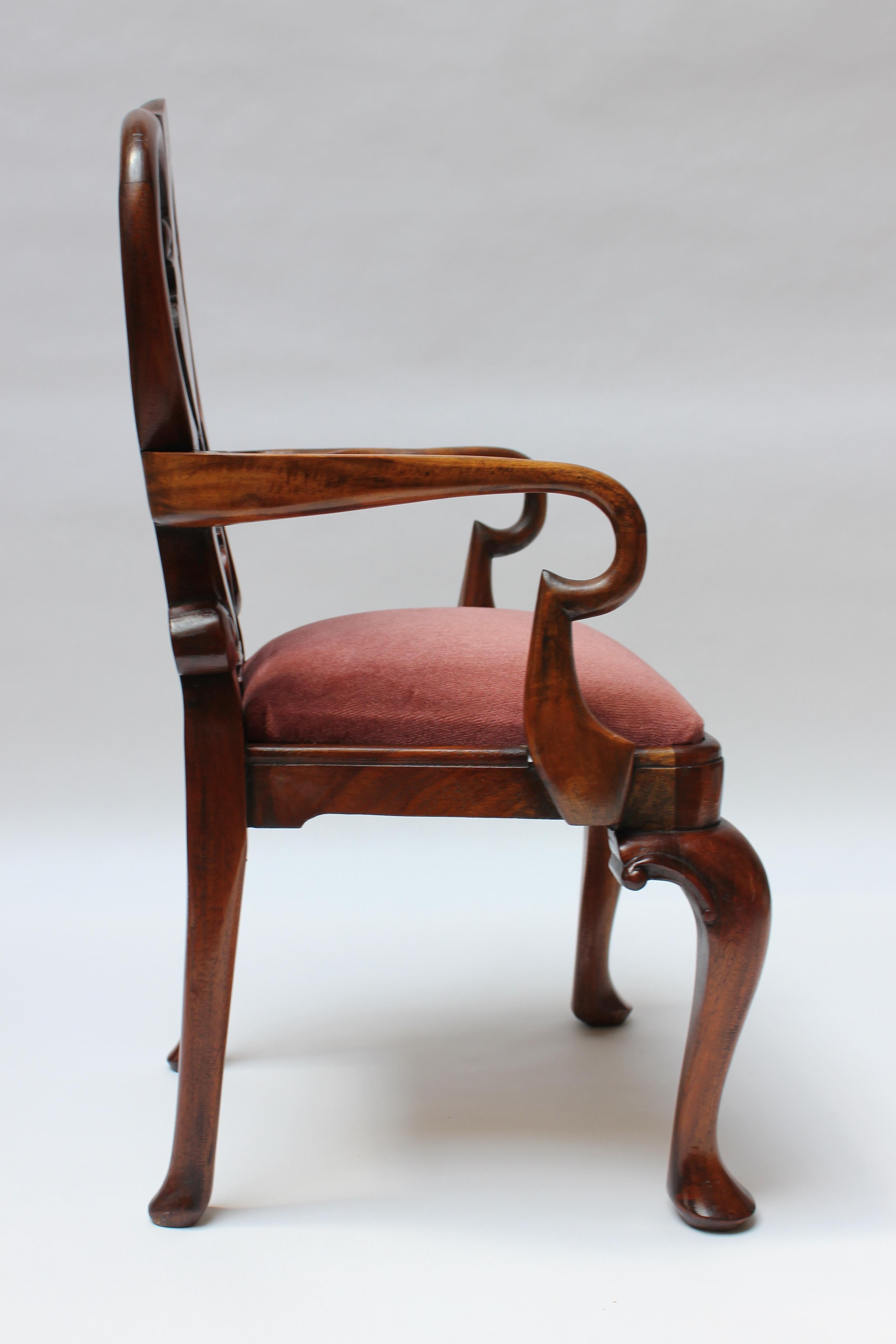 Vintage Salesman Sample / Miniature Queen Anne-Style English Arm Chair In Good Condition In Brooklyn, NY