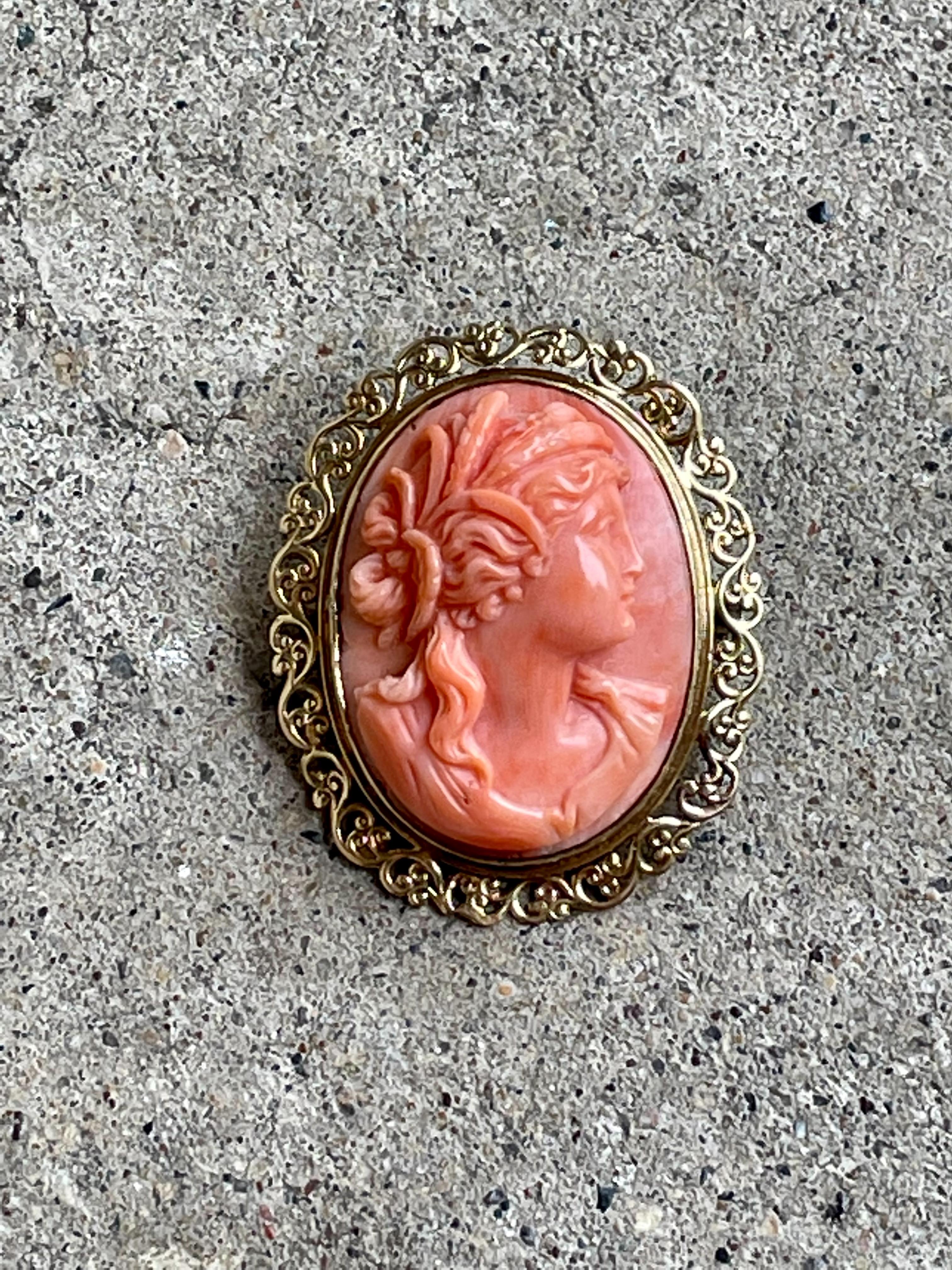 Vintage Salmon Coral and 14 Karat Yellow Gold Cameo Brooch Pin In Good Condition In St. Louis Park, MN