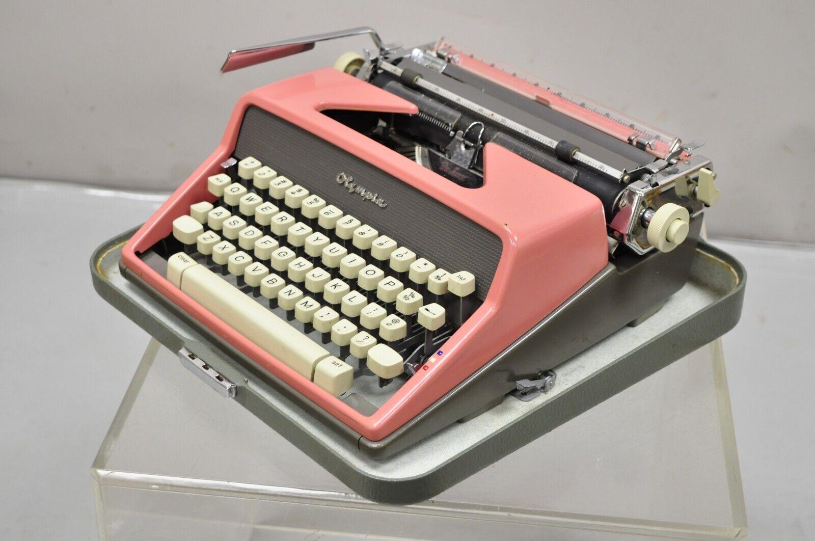 Vintage Olympia Deluxe SM7 Handtaschenschreibtisch in Lachsrosa mit Lachsrosa in Etui, Westdeutschland 3