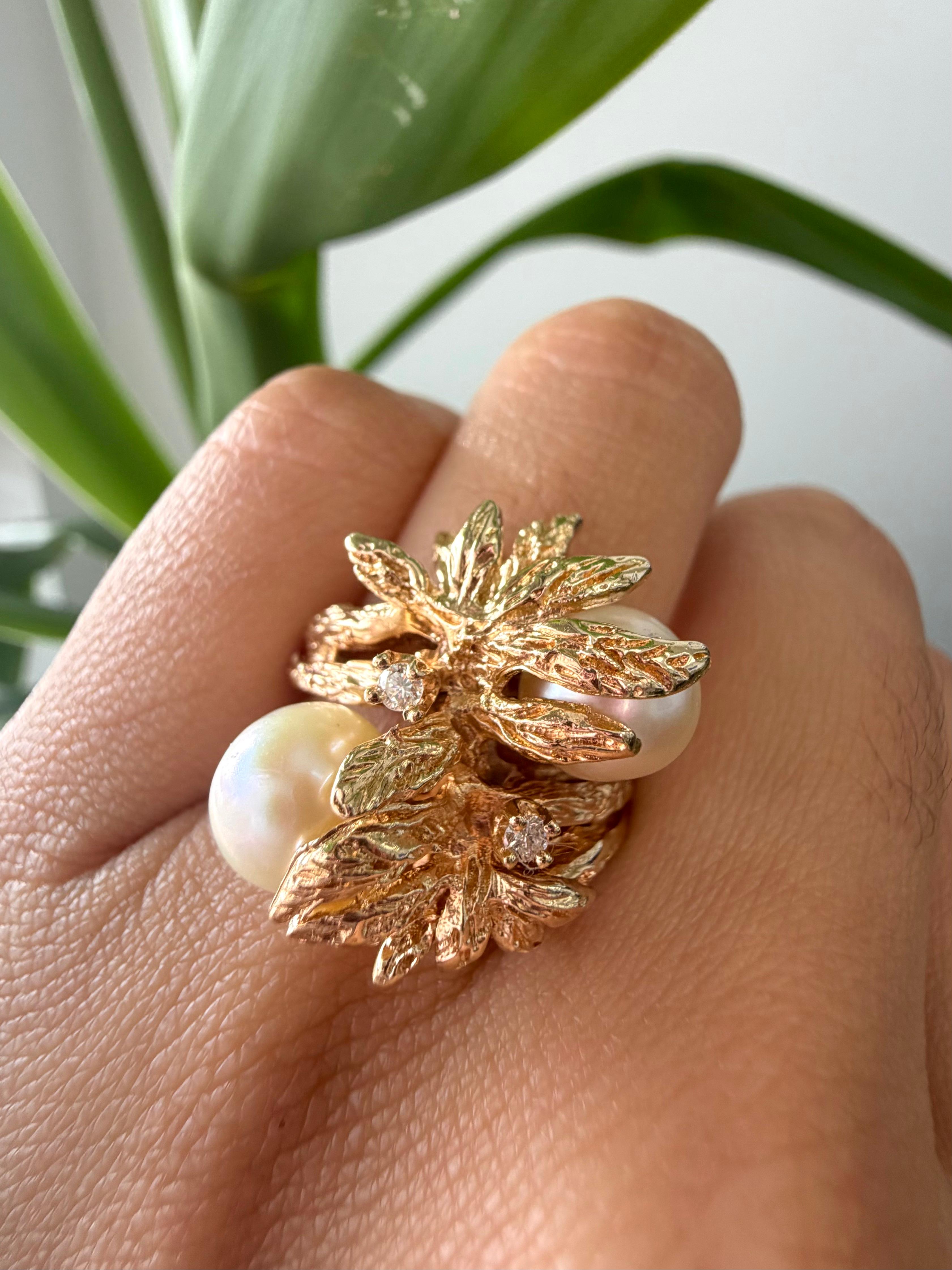 Vintage Salt Water Pearl and Round Brilliant Diamond in 14k Yellow Gold Ring In Good Condition For Sale In Houston, TX