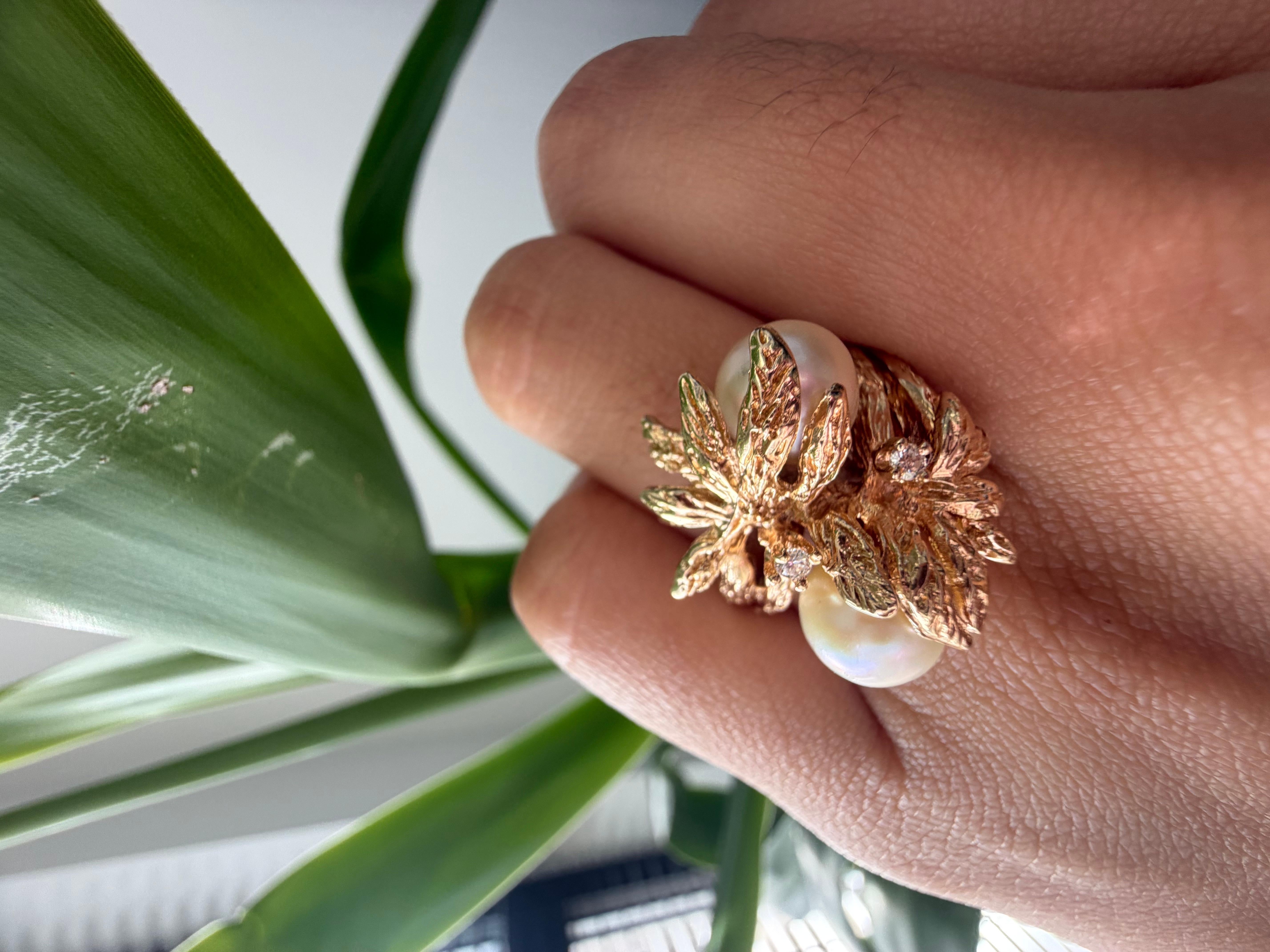 Vintage Salt Water Pearl and Round Brilliant Diamond in 14k Yellow Gold Ring For Sale 1