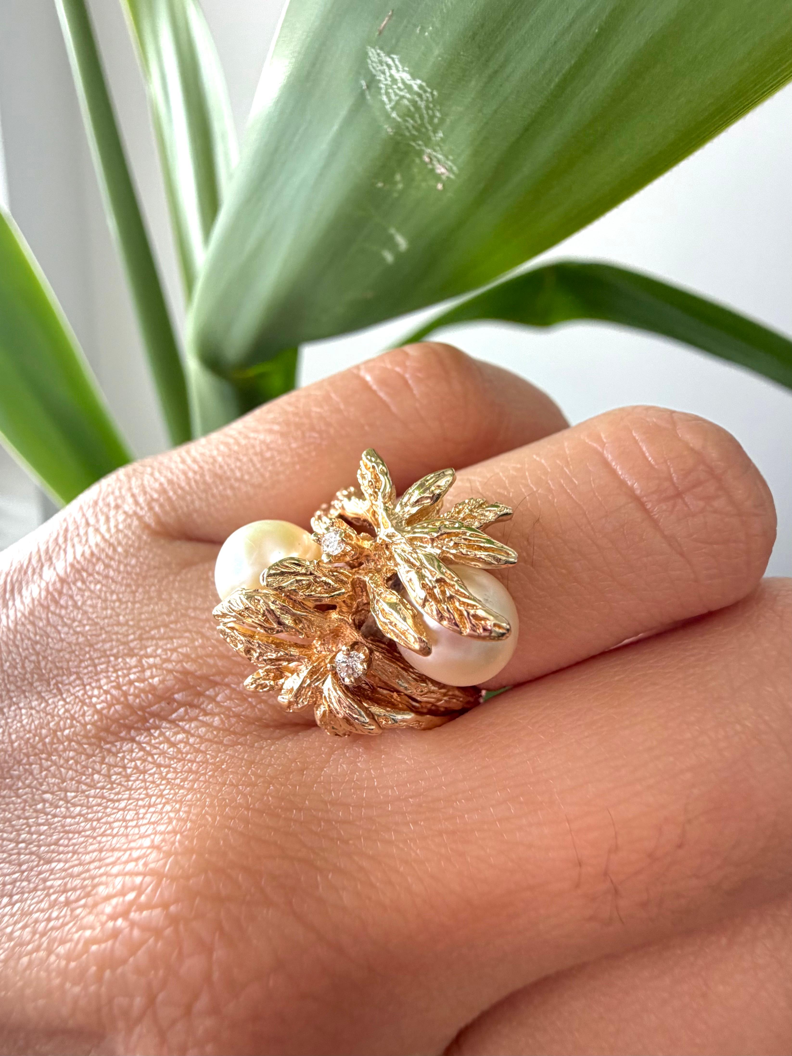 Vintage Salt Water Pearl and Round Brilliant Diamond in 14k Yellow Gold Ring For Sale 3