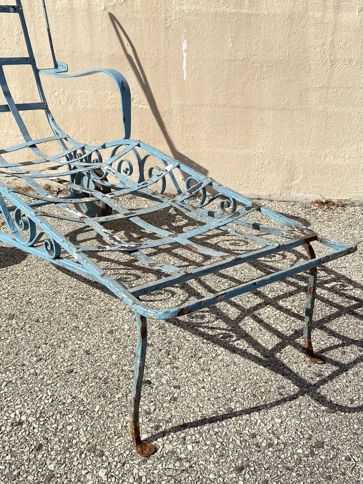 Vintage Salterini Art Nouveau Scrolling Wrought Iron Garden Patio Chaise Lounge For Sale 5
