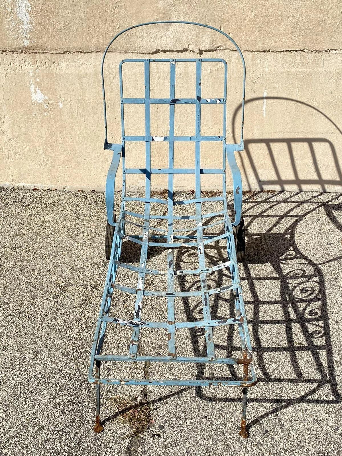 Unknown Vintage Salterini Art Nouveau Scrolling Wrought Iron Garden Patio Chaise Lounge For Sale