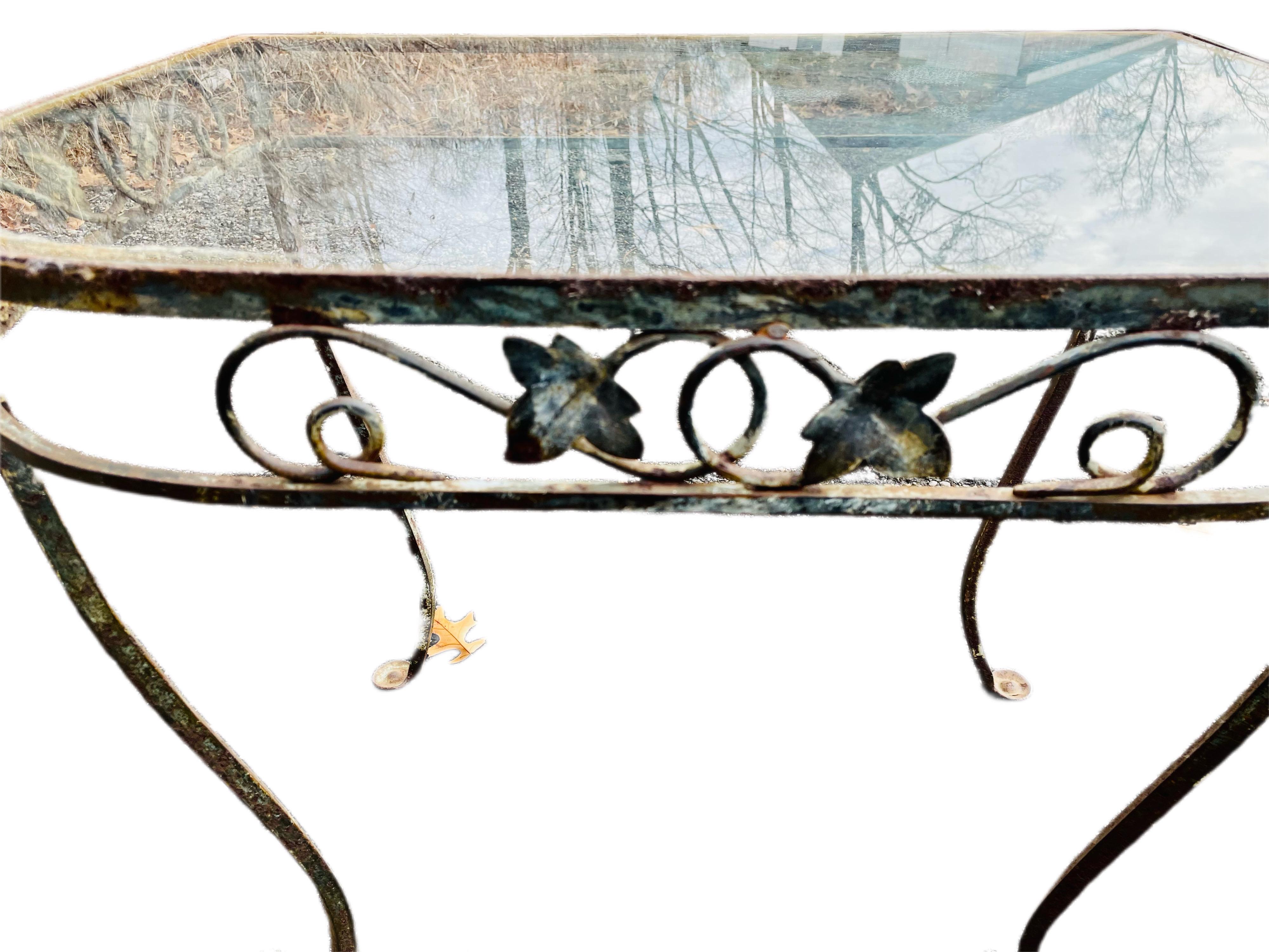 Début de l'époque victorienne Table Demi-Lune vintage Salterini à motif Mt Vernon en vente