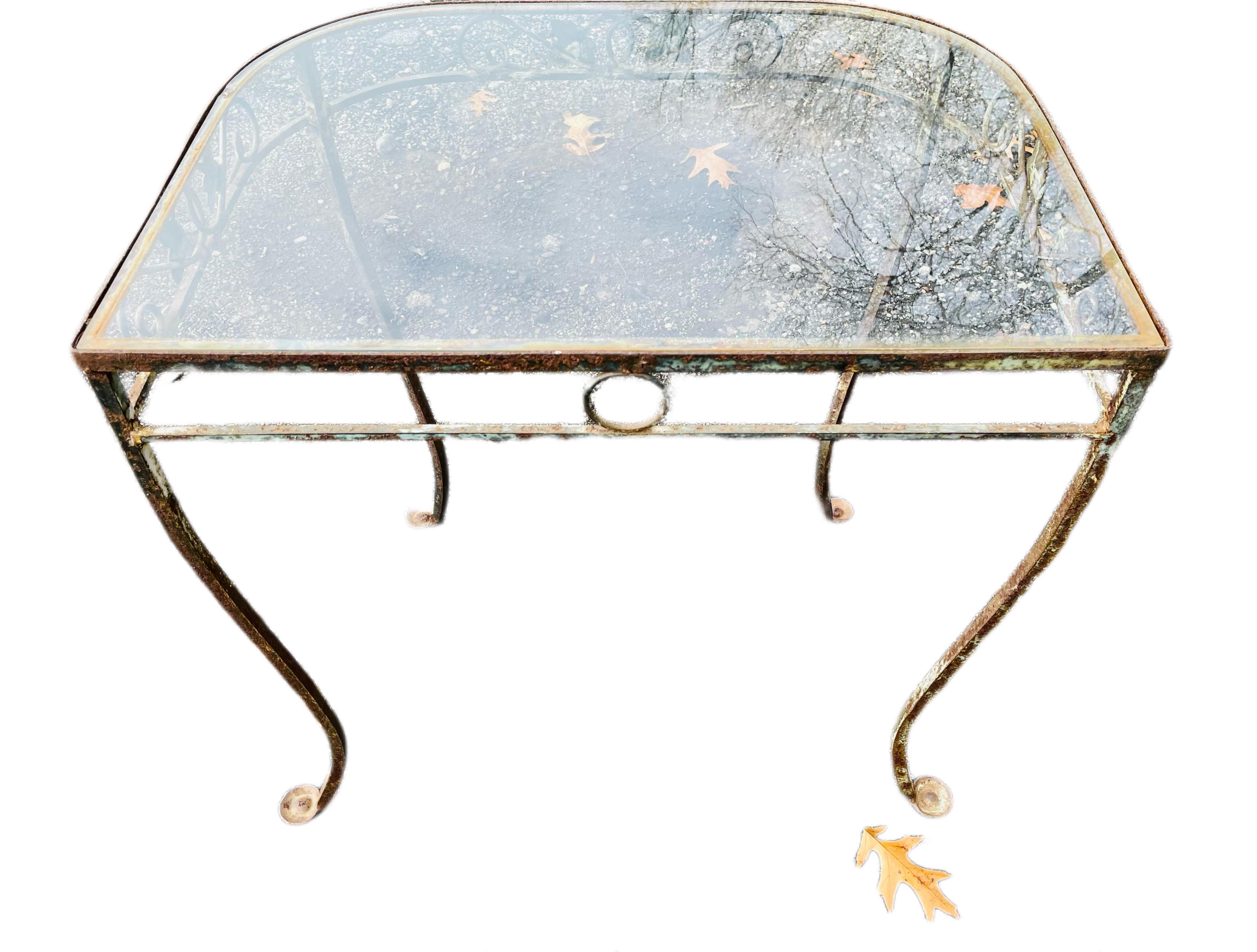 20ième siècle Table Demi-Lune vintage Salterini à motif Mt Vernon en vente