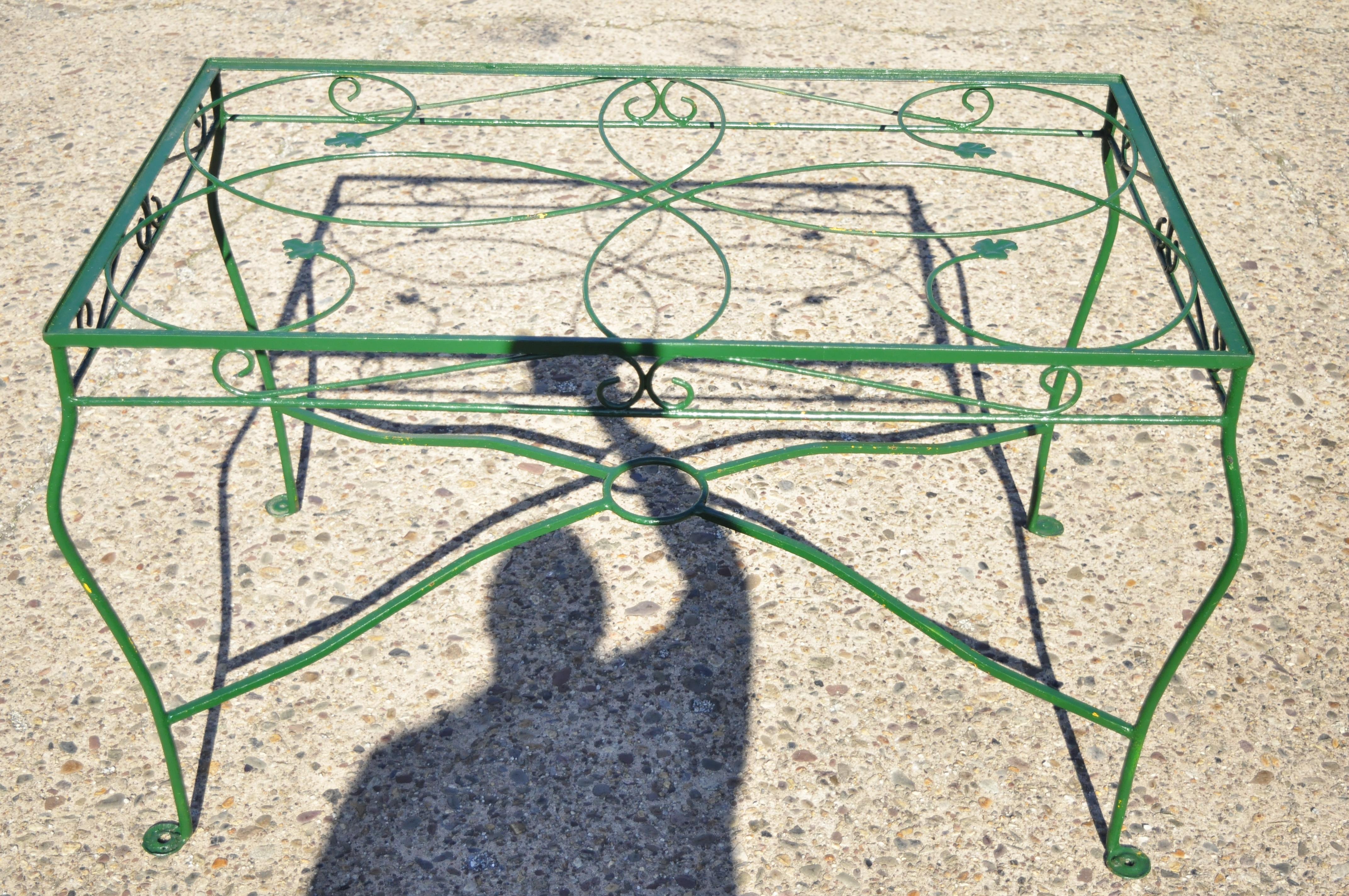 Vintage Salterini Green Wrought Iron Leaf Scrollwork Patio Dining Set, 5 Pieces In Good Condition In Philadelphia, PA