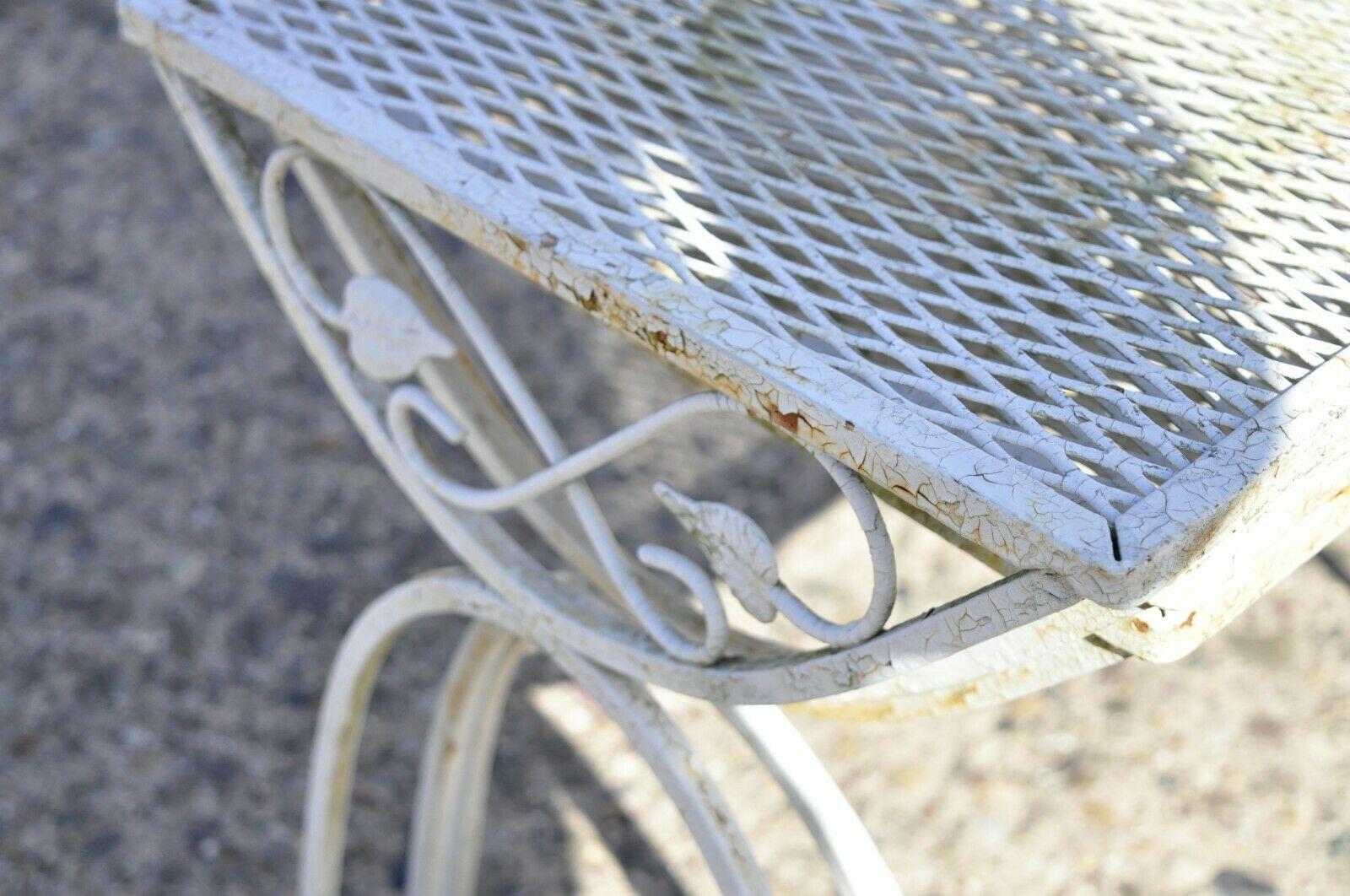 Fer forgé Tables d'appoint de patio gigognes vintage Salterini Ivy Vine en fer forgé, 3 pièces en vente
