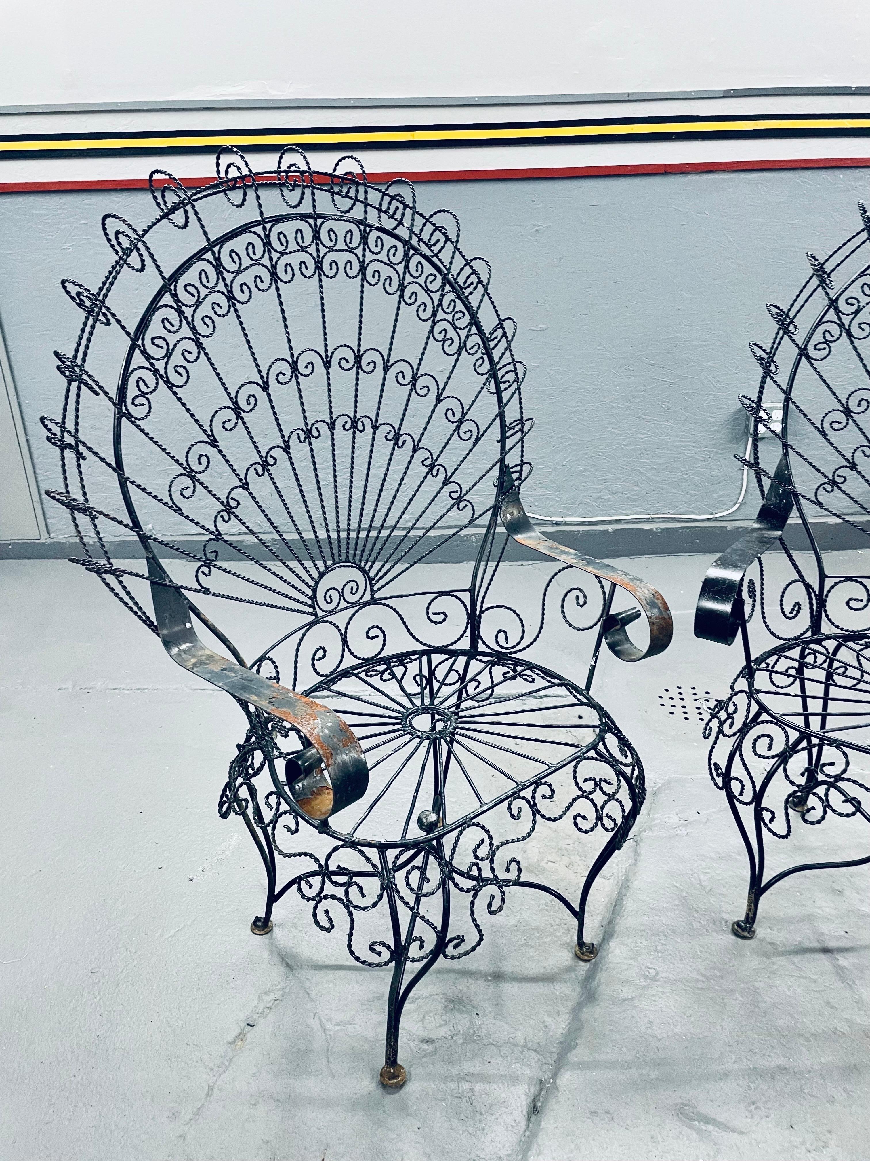 Fer Chaise vintage Salterini Peacock - une paire en vente