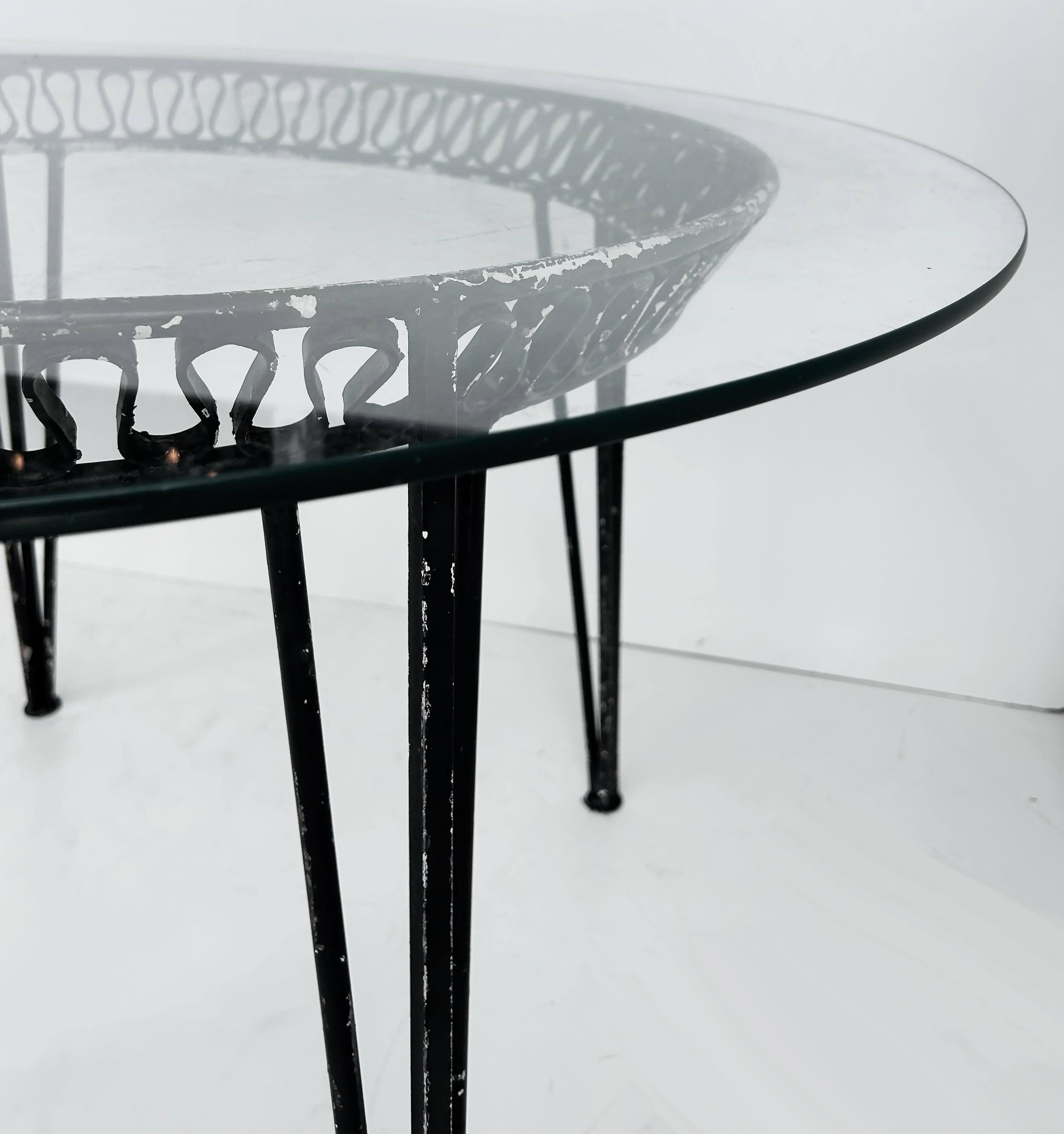Vintage Salterini Ribbon Style Moderner runder Tisch und Glasplatte aus der Mitte des 20. Jahrhunderts (amerikanisch) im Angebot