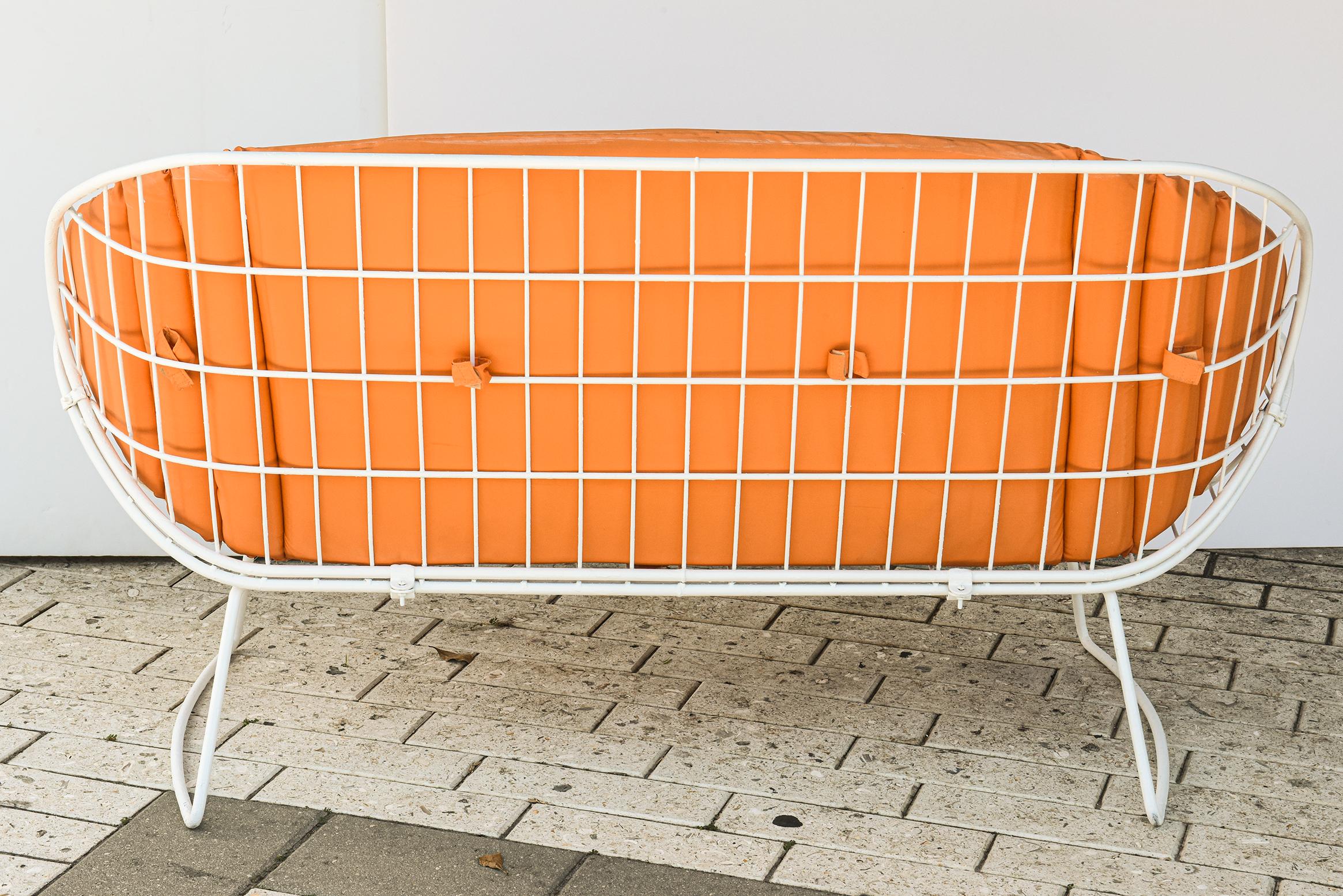 Vintage-Terrassenmöbel-Set aus vier PIeces aus weiß lackiertem Eisen im Salterini-Stil (Polster) im Angebot