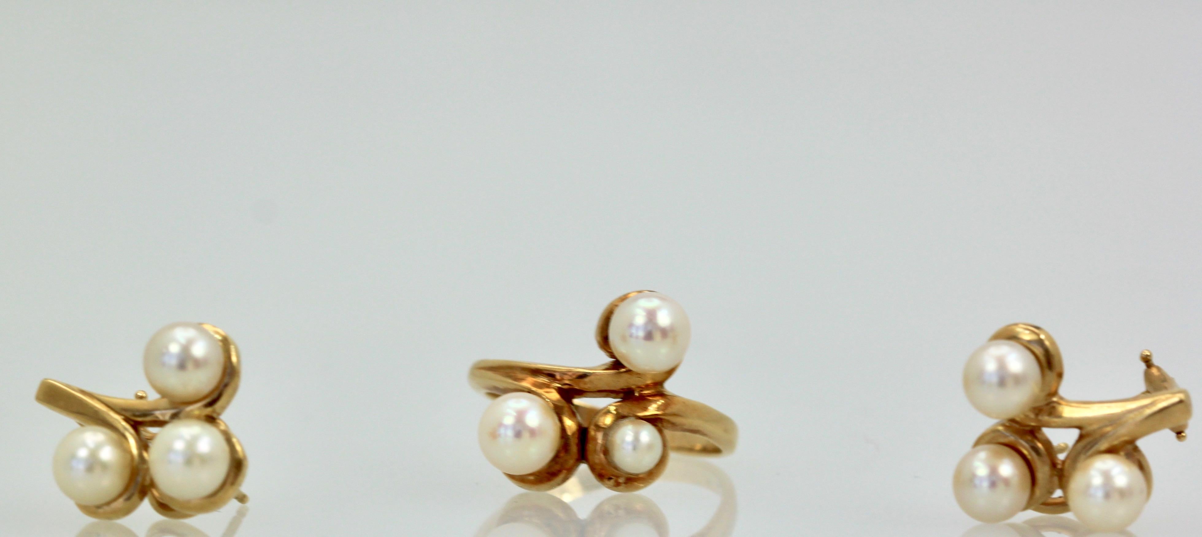 14 karat gold pearl earrings
