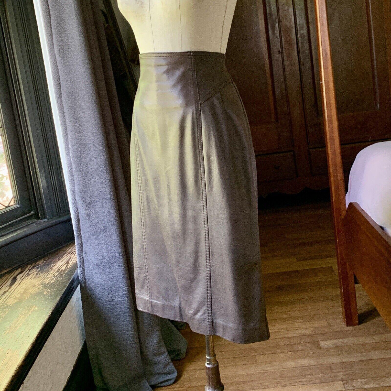Vintage SALVATORE FERRAGAMO 70s 80s Brown Leather Skirt ITALY 10 In Good Condition For Sale In Asheville, NC