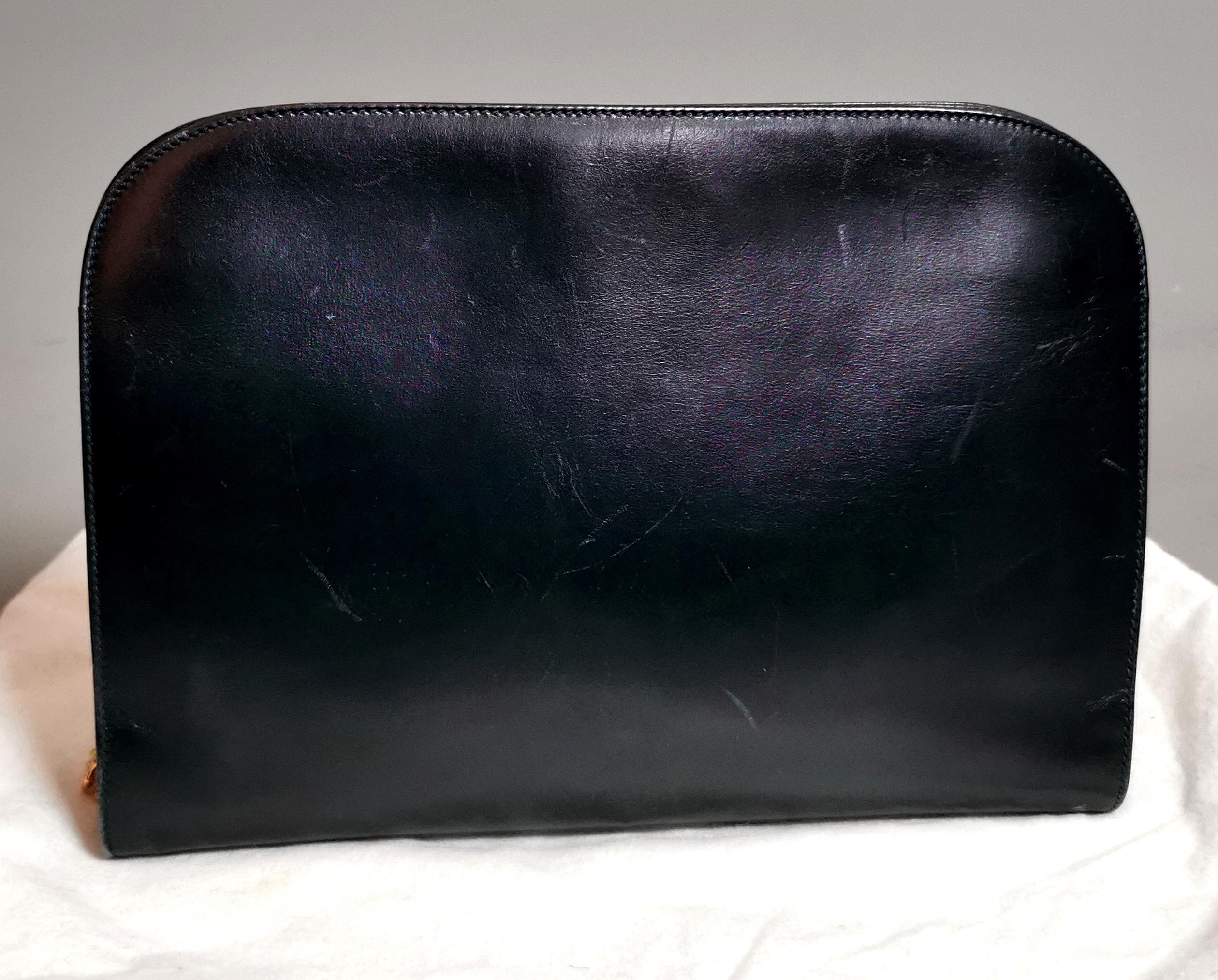 Vintage Salvatore Ferragamo Ganicini collection Crossbody bag, Navy leather  6
