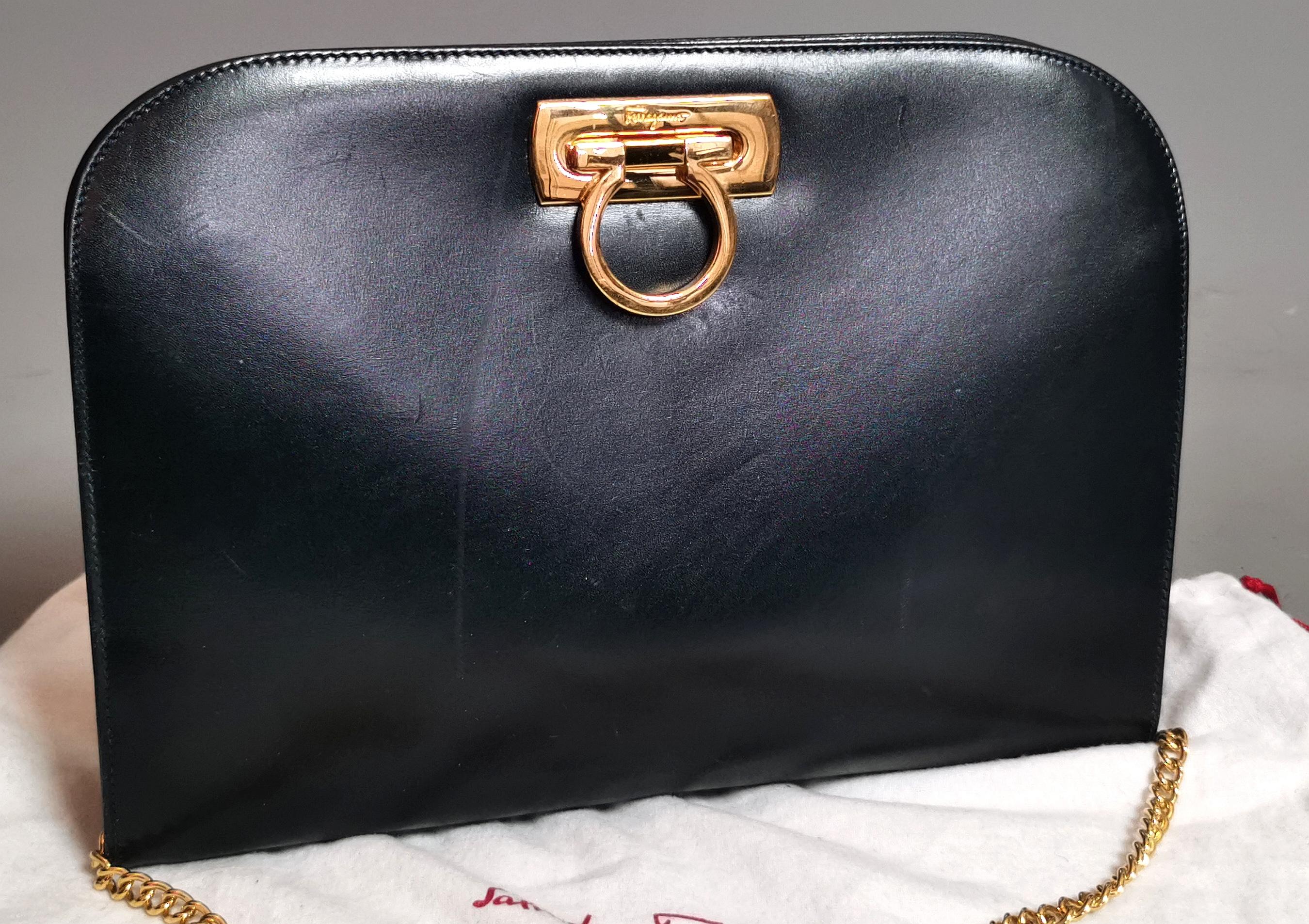 Vintage Salvatore Ferragamo Ganicini collection Crossbody bag, Navy leather  2